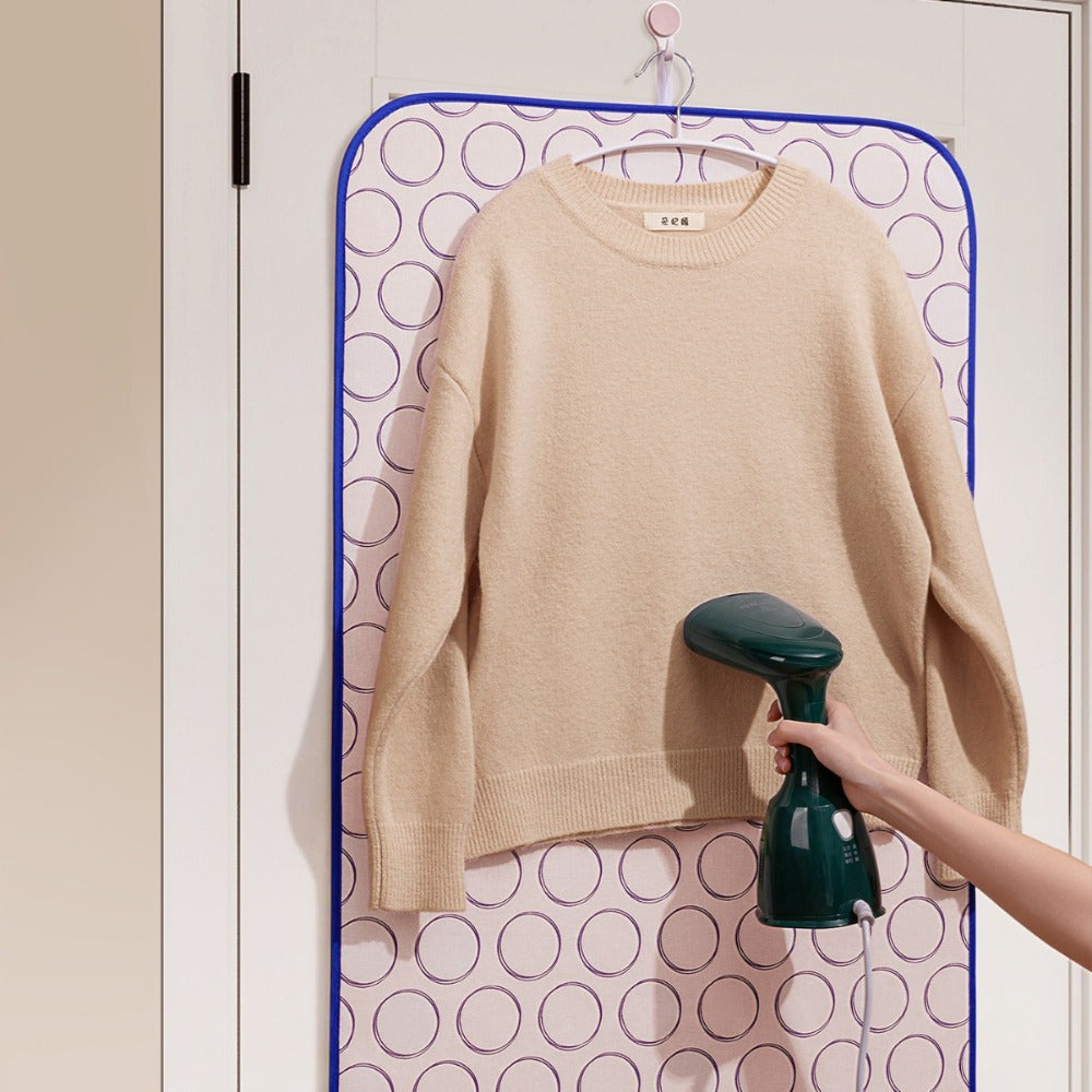 Poliesterdan tayyorlangan premium dazmol matosi, yuqori haroratga chidamli va suv o'tkazmaydigan. Uning egiluvchan va ko'chma dizayni, anti-steam izolyatsiyasi bilan birga, uni uyda va sayohatda foydalanish uchun ideal qiladi.