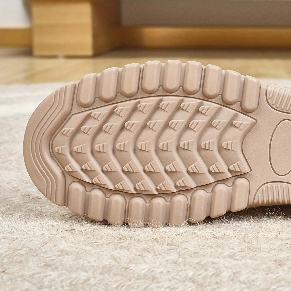 Ayollar uchun tizzaga qadar bo‘lgan poyabzal, bir rangli, nafas oluvchi tarmoq, sirpanishga qarshi platformali poyabzal