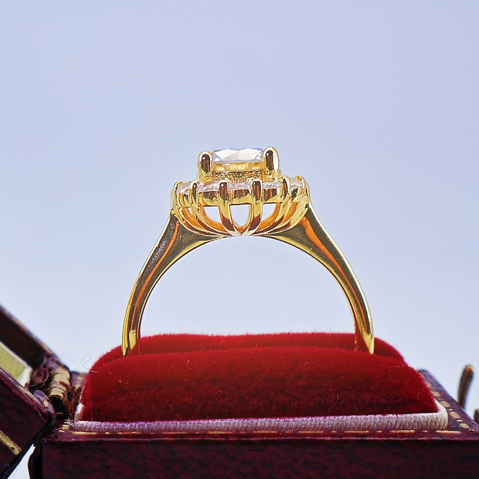 Потрясающее кольцо из 925-й стерлинговой серебра с моиссанитом, 1 карат, идеально подходит для свадеб и юбилеев, гипоаллергенное, представлено в подарочной коробке, примерно 2.5 г