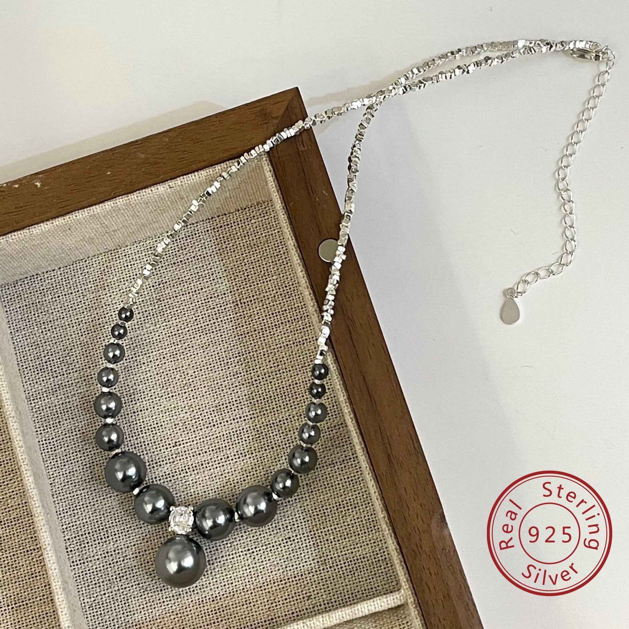 Qo'l bilan tayyorlangan original dizaynli marjon, zirkoniya qobig'i marjon va 925 sterling kumushda sozlanadigan zanjir, nafis vintage hashamatli sviter zanjiri. Sevimlilarga sovg'a berish uchun mukammal bo'lgan ko'p qirrali minimalist kundalik taqinchoq.