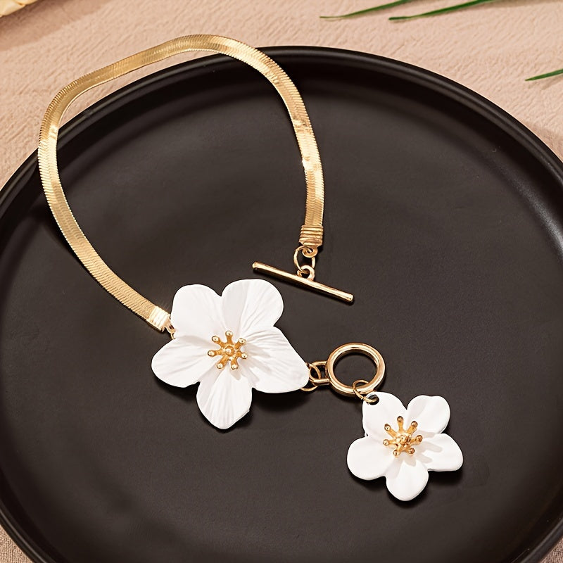 Gold-Tone Anklet with White Flower Charms for Women, Elegant Vacation Jewelry