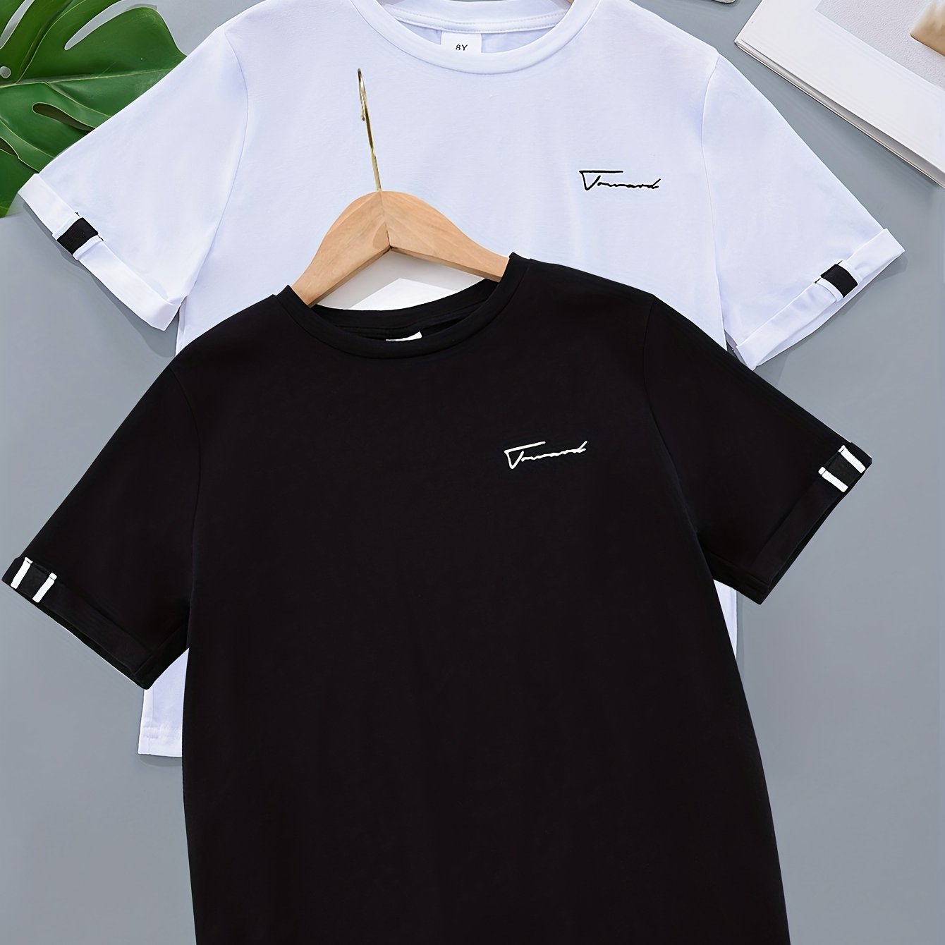 Yigitlar uchun yozgi qisqa qo‘lli futbolkalar, qora va oq, krujka bo‘yi, kundalik, to‘qilgan mato