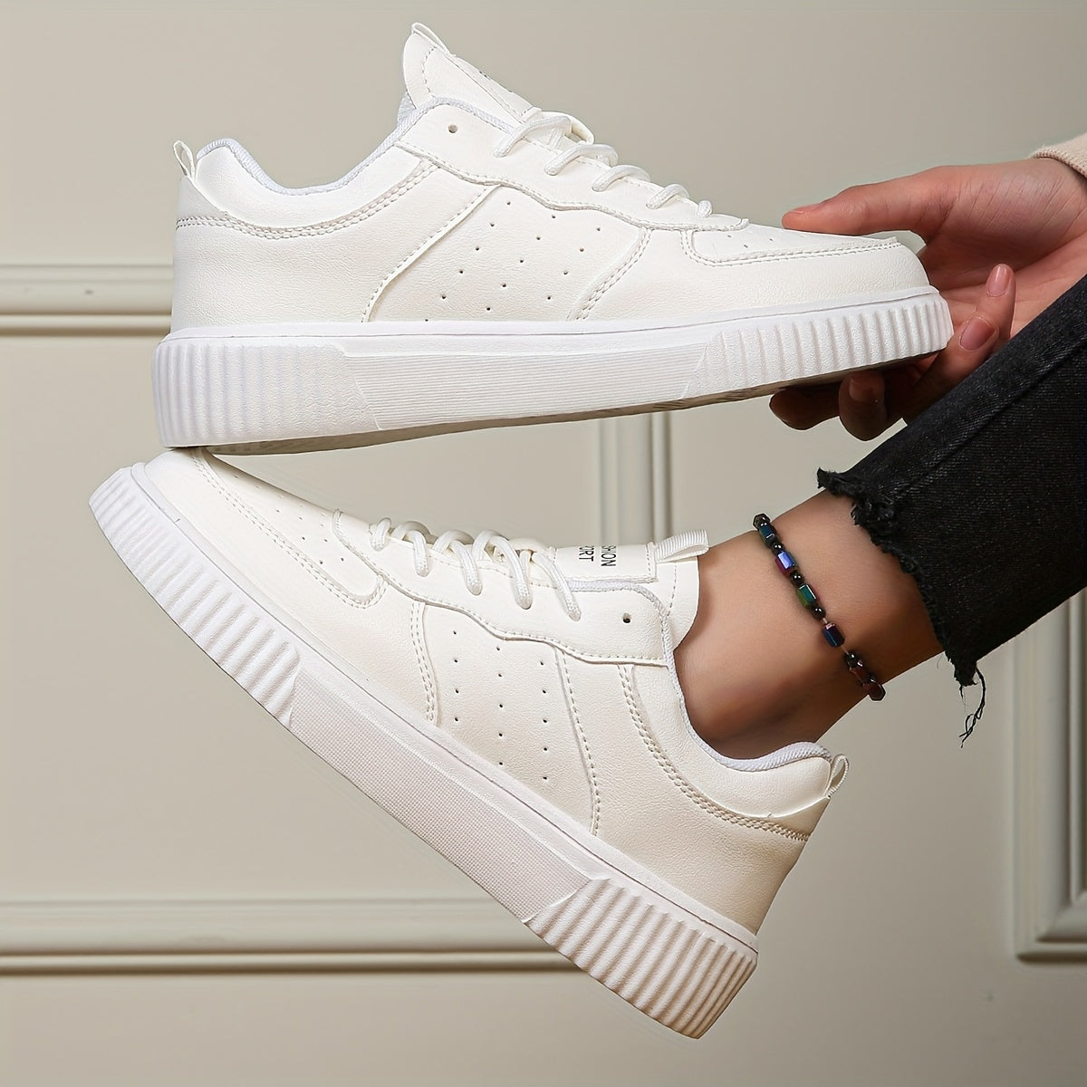 Women's Low-Top Fashion Sneakers White Lightweight Casual Lace-Up