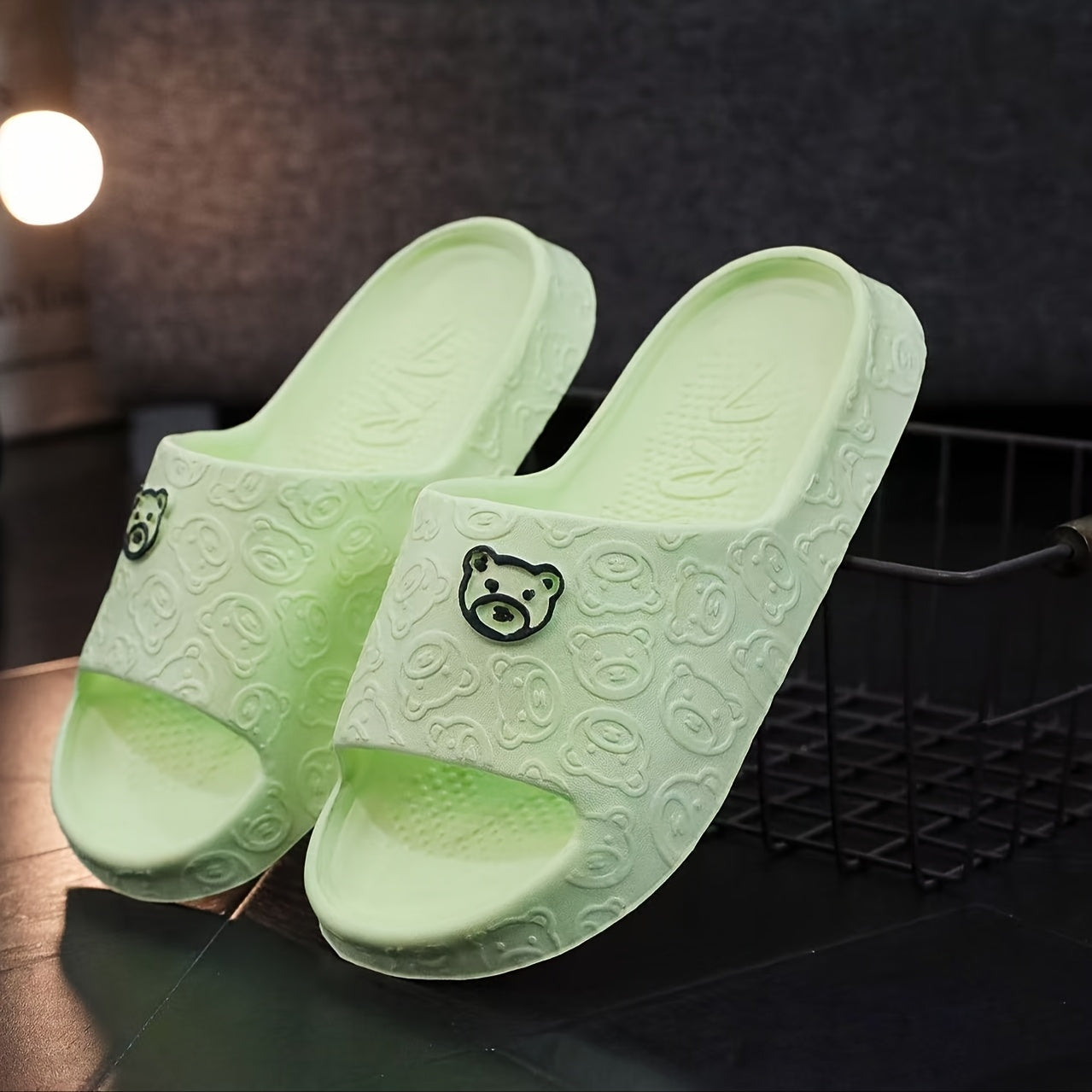Женские шлепанцы с мультяшным медведем EVA с мягкой подошвой, нескользящие, для ванной, черные