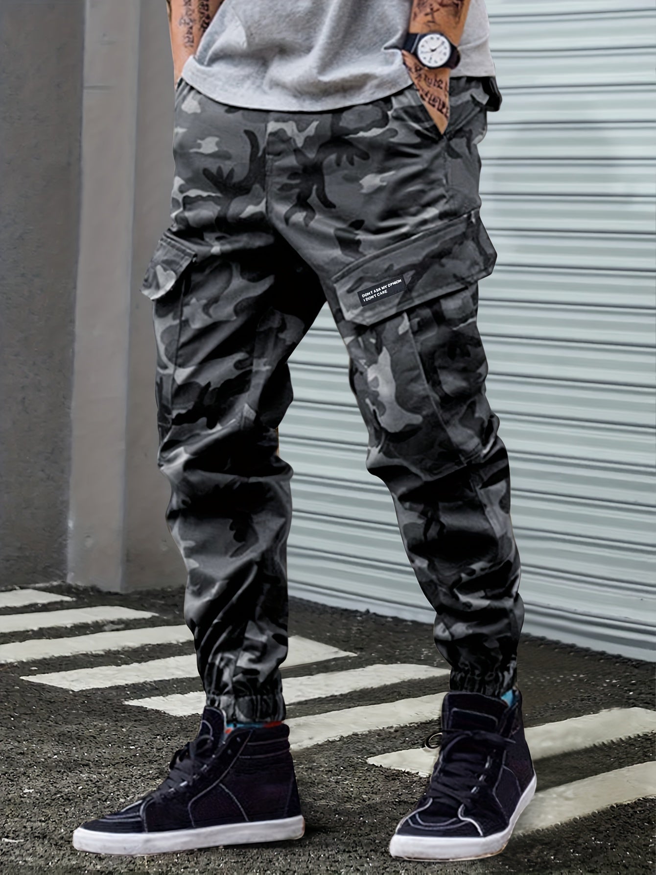 Men's Camo Cargo Pants with Comfort Fit Pockets and Street-Style Drawstring
