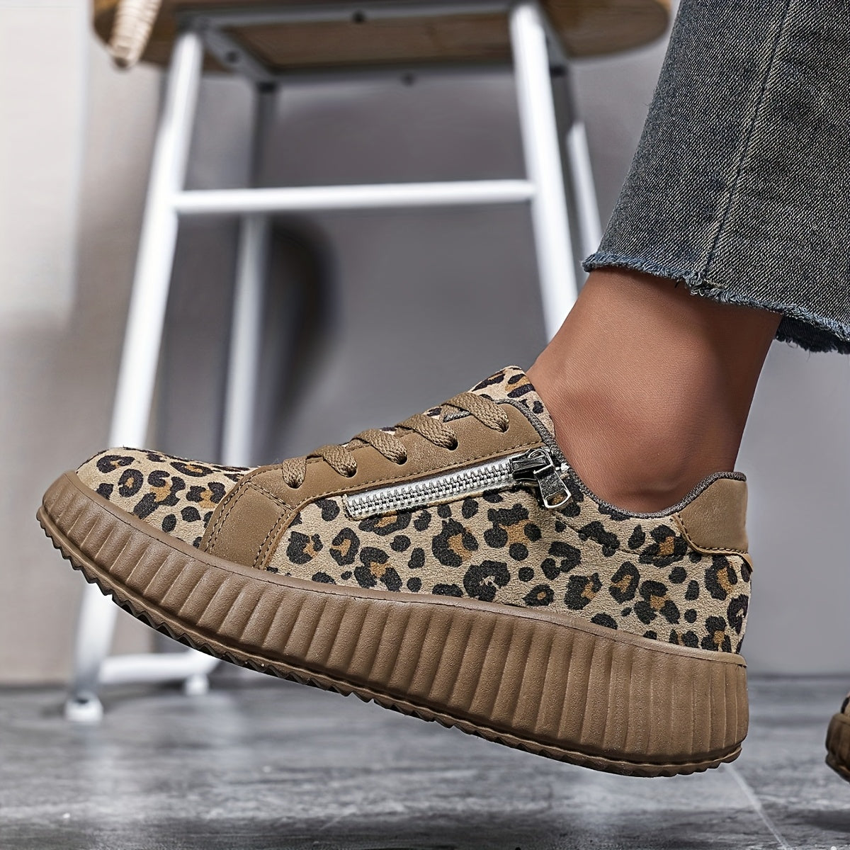 Women's Leopard Print Casual Sneakers Breathable EVA Sole Low-Top Walking Shoes