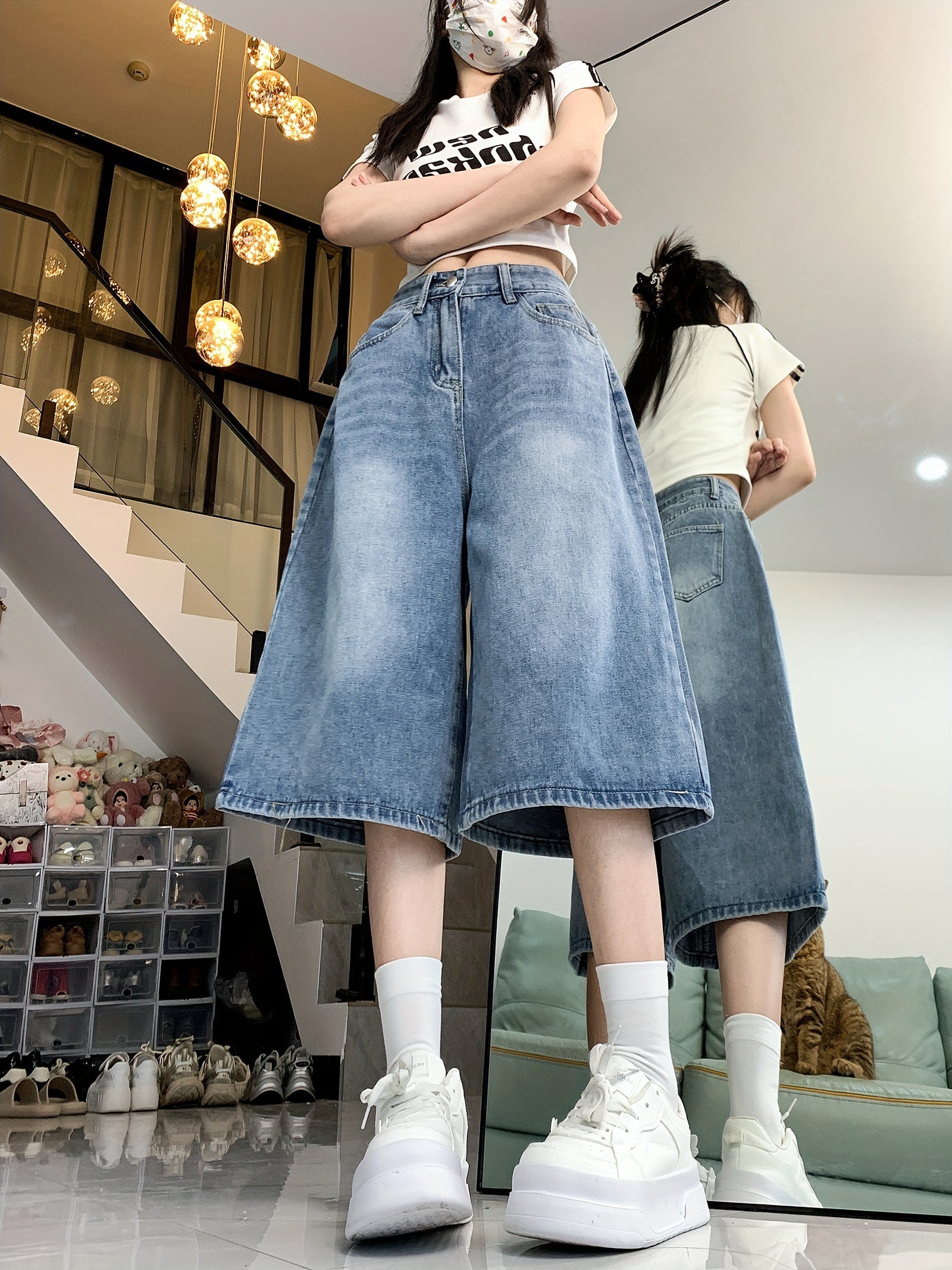 Ayollar uchun yuqori belli denim shortlar, tugmachali, to'g'ri oyoq va ozgina cho'ziladigan, bahor/yaz uchun mukammal.