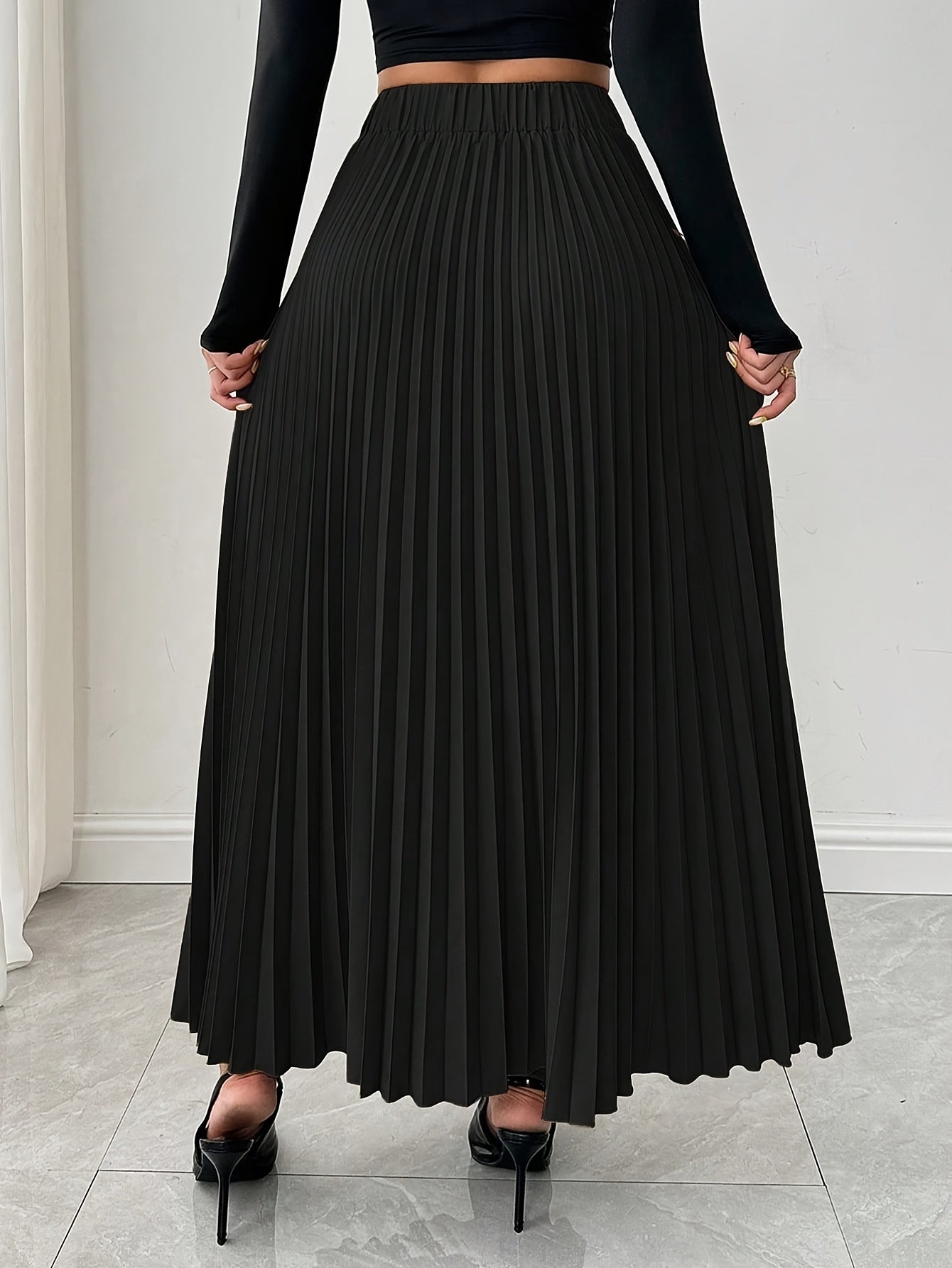 Women's Black Pleated Midi Skirt with Chain Detail and Loose Fit