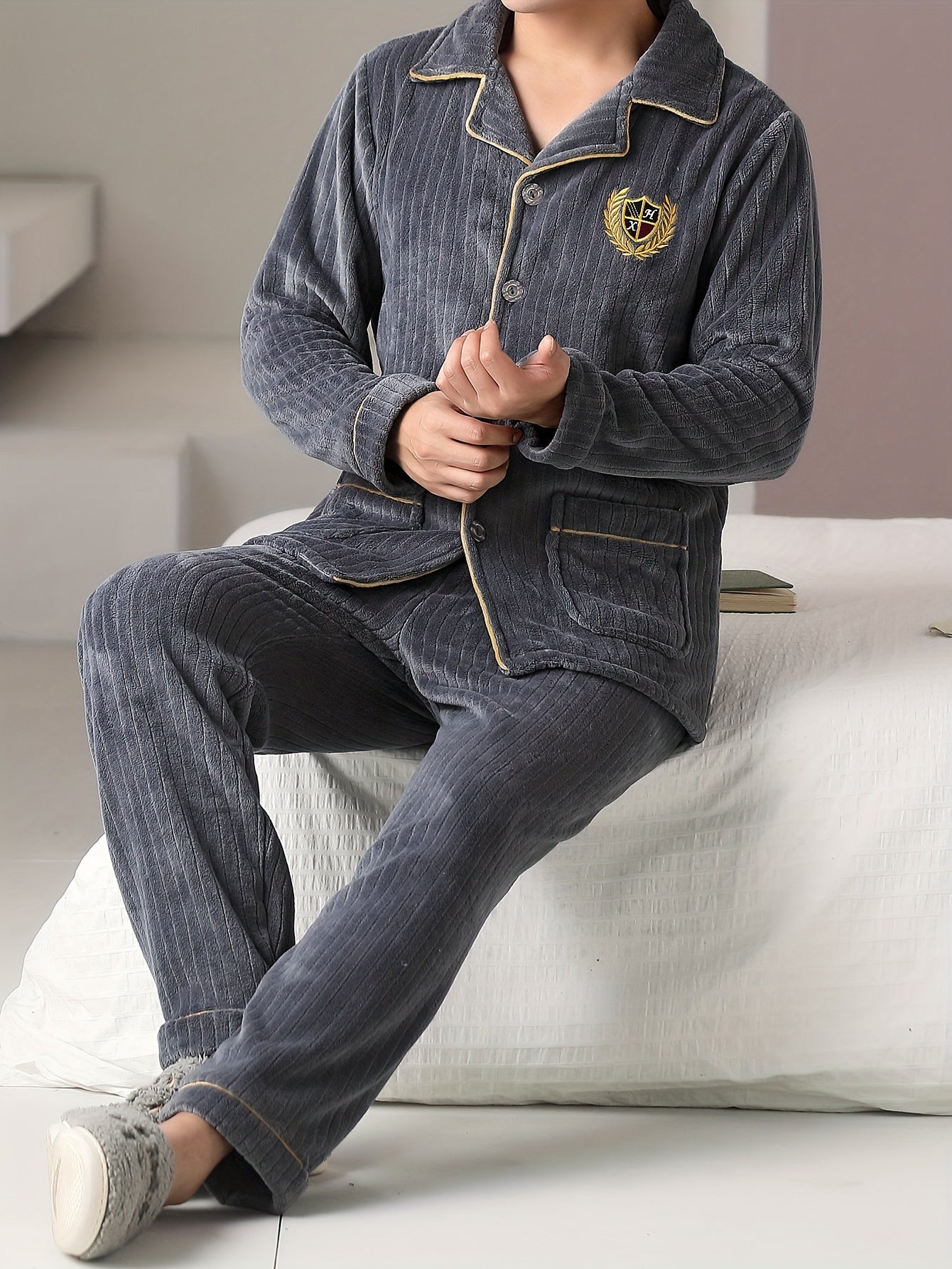 Men's Flannel Pajama Set Long Sleeve Top and Pants for Fall Winter