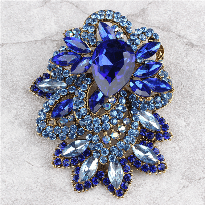 Elegant Flower-Shaped Rhinestone Brooch for Women Sparkling Jewelry Accessory for Parties
