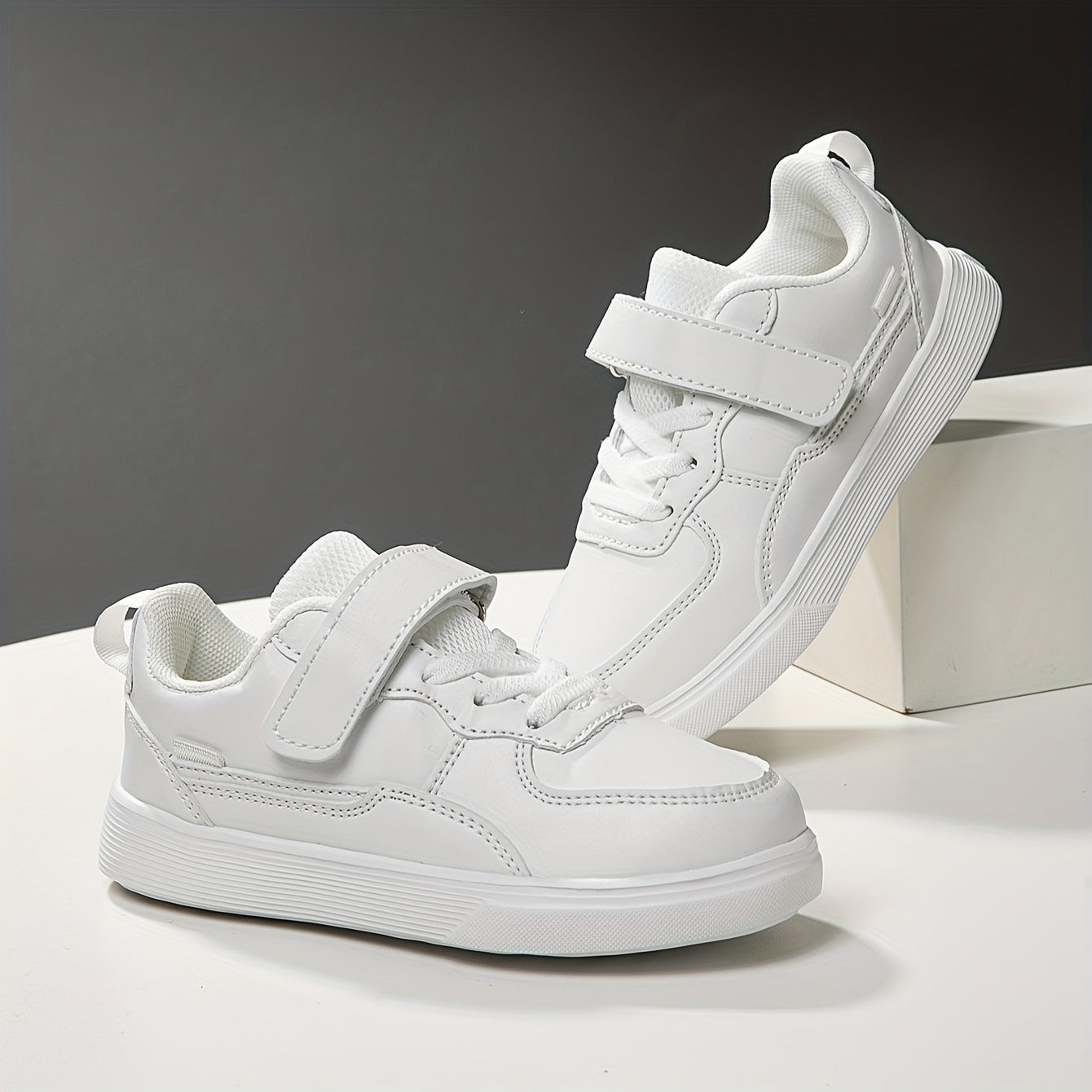 Ichki va tashqi foydalanish uchun ideal bo'lgan ko'p funksiyali krossovkalar, tasodifiy yugurish dizayni bilan. Bog'ichlar bilan kiyish oson, yengil, havo o'tkazuvchi va qulay. Zamonaviy yangi kelishlar.