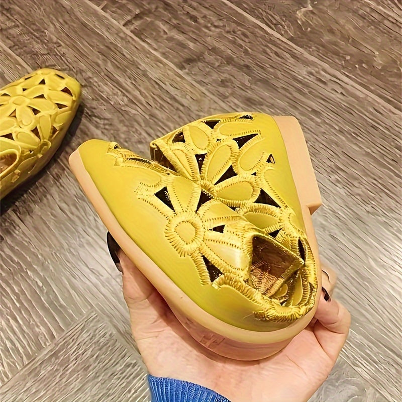 Women's Floral Pattern Slip-On Flat Shoes Lightweight Casual Hollow-Out Design