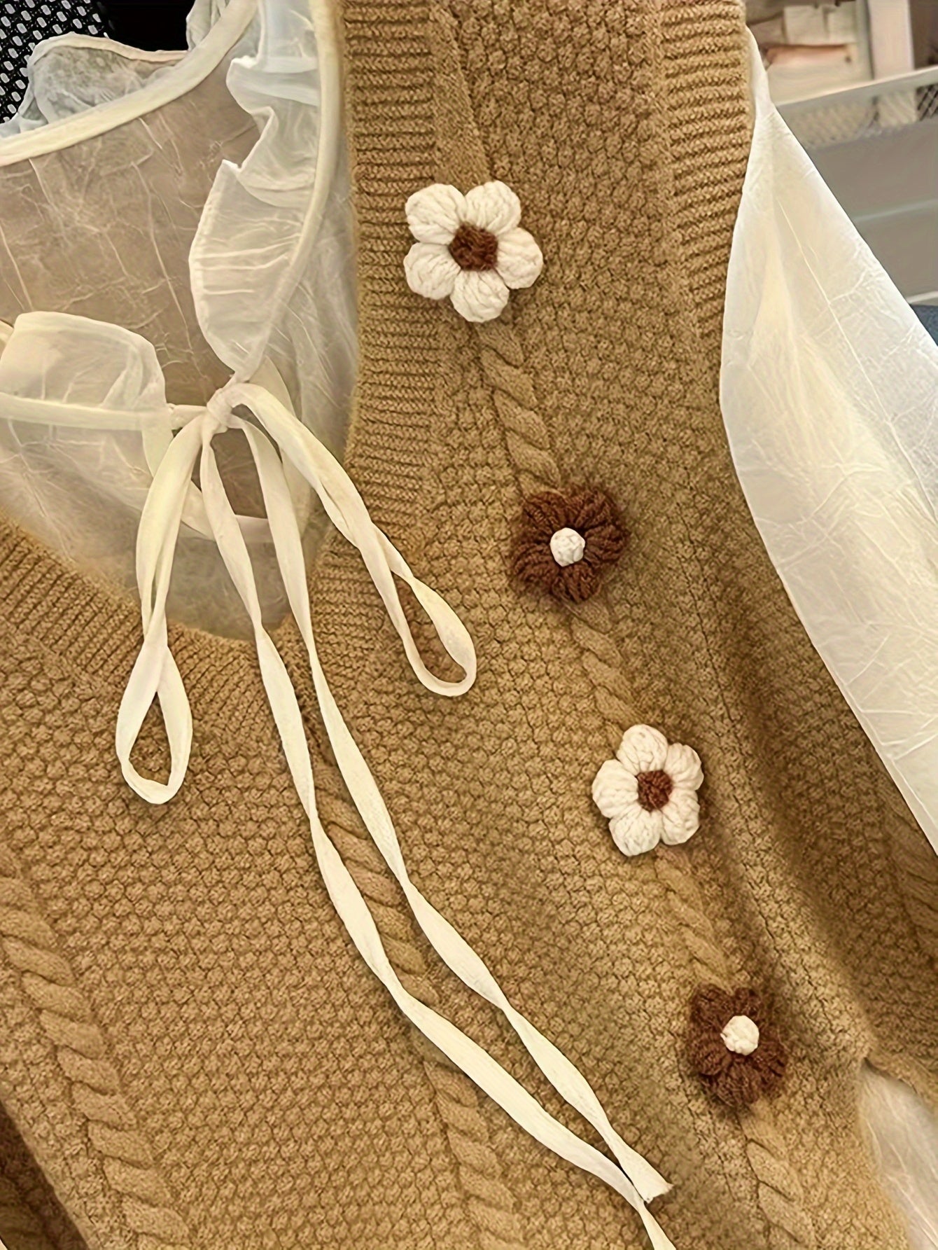 Women's Sleeveless Knit Vest with Floral Pattern and V-Neck for Spring and Fall