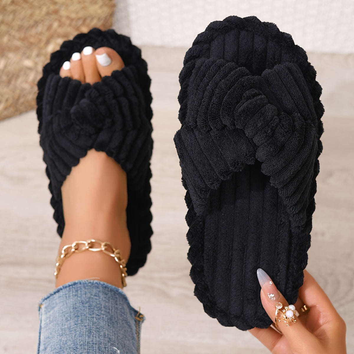 Women’s Plush Slip-On Slippers with EVA Cushioned Insole Indoor Outdoor