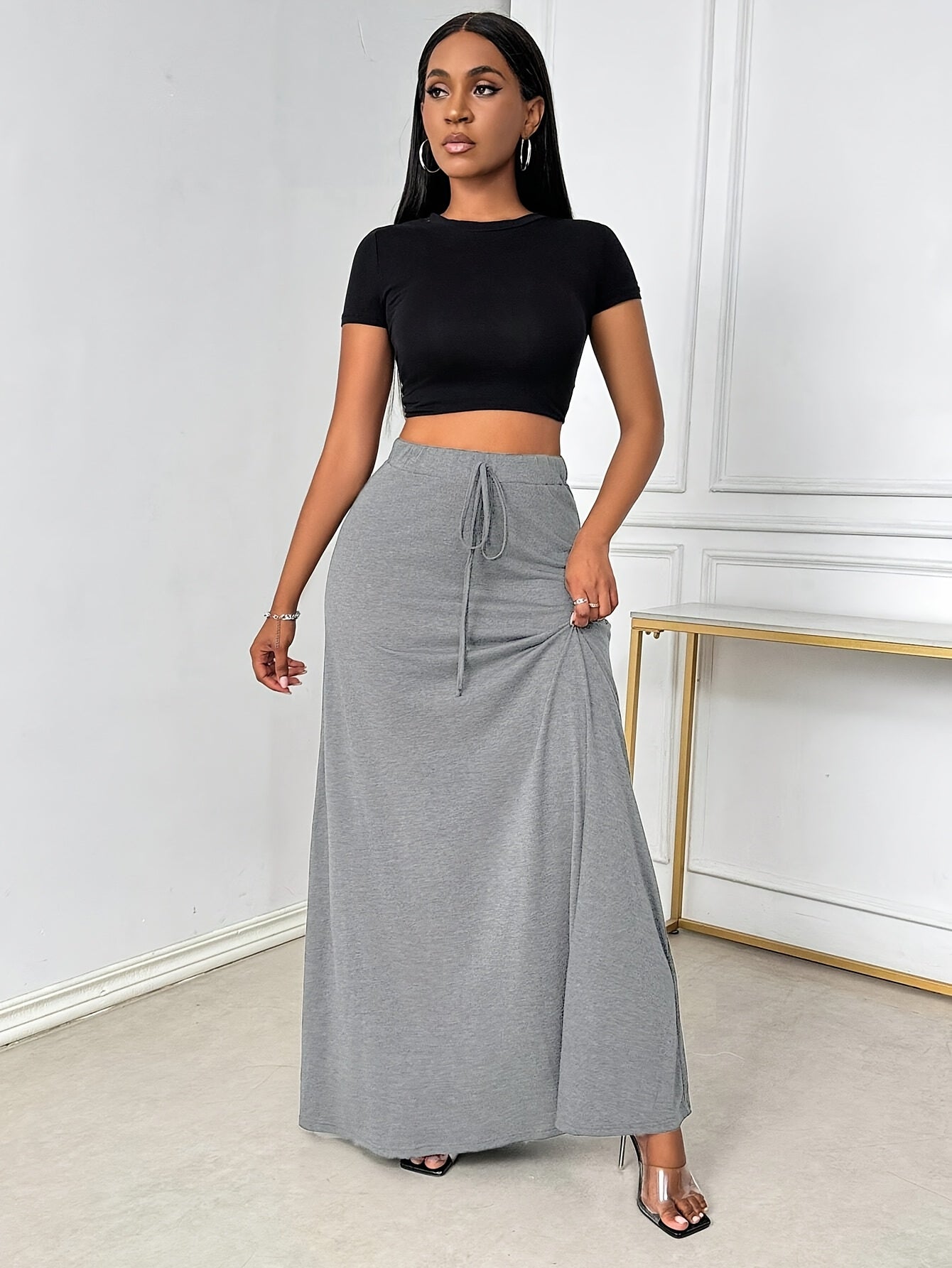 Falda larga de mujer de talla grande en gris carbón, de cintura alta, que estiliza, casual