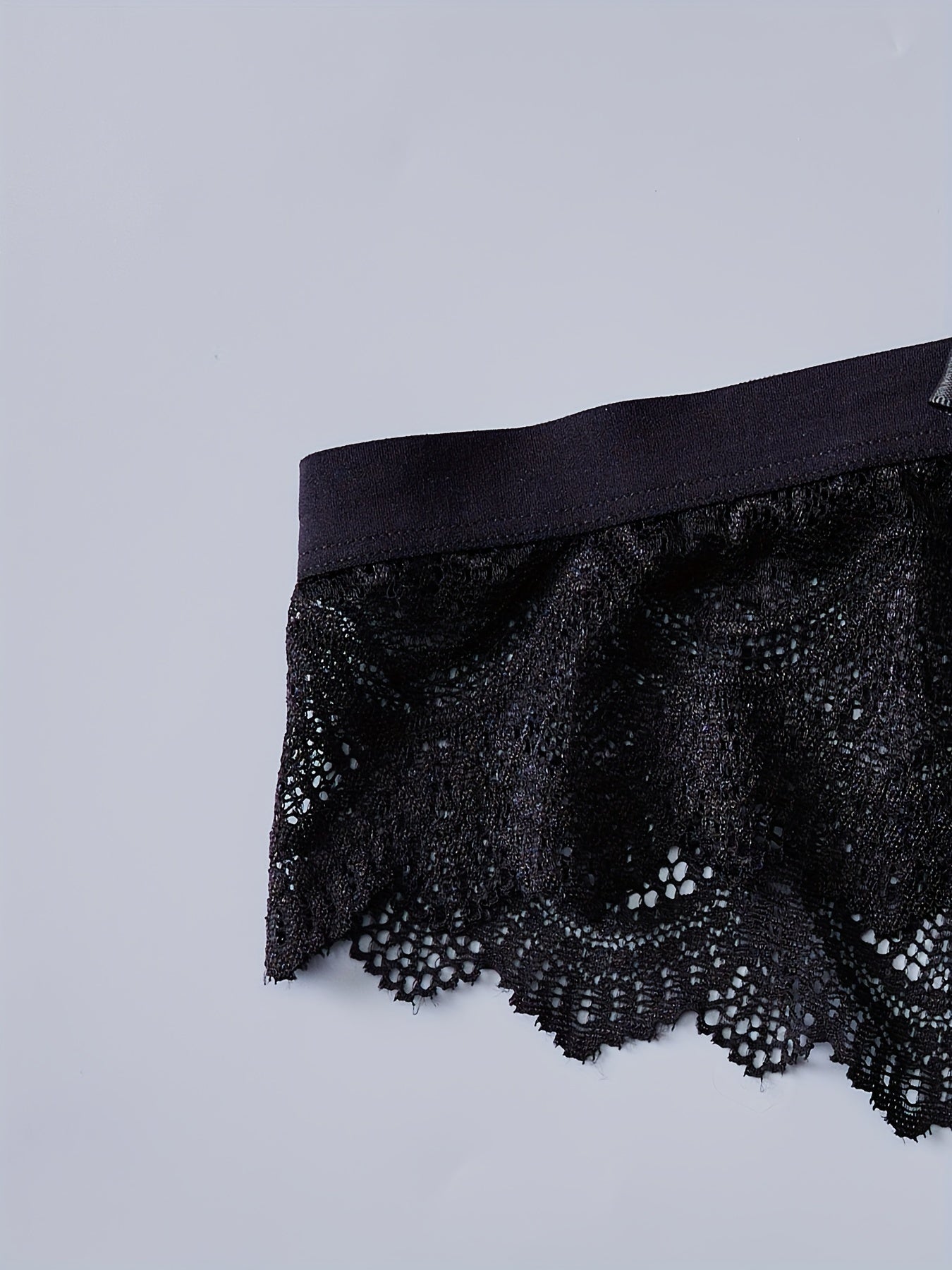 Ayollar uchun nafas oladigan nylon aralashmasidan tayyorlangan, yarim shaffof dizaynga ega bo'lgan dantelli kamzul bow-tie ichki kiyimlar qulay moslikni ta'minlaydi.