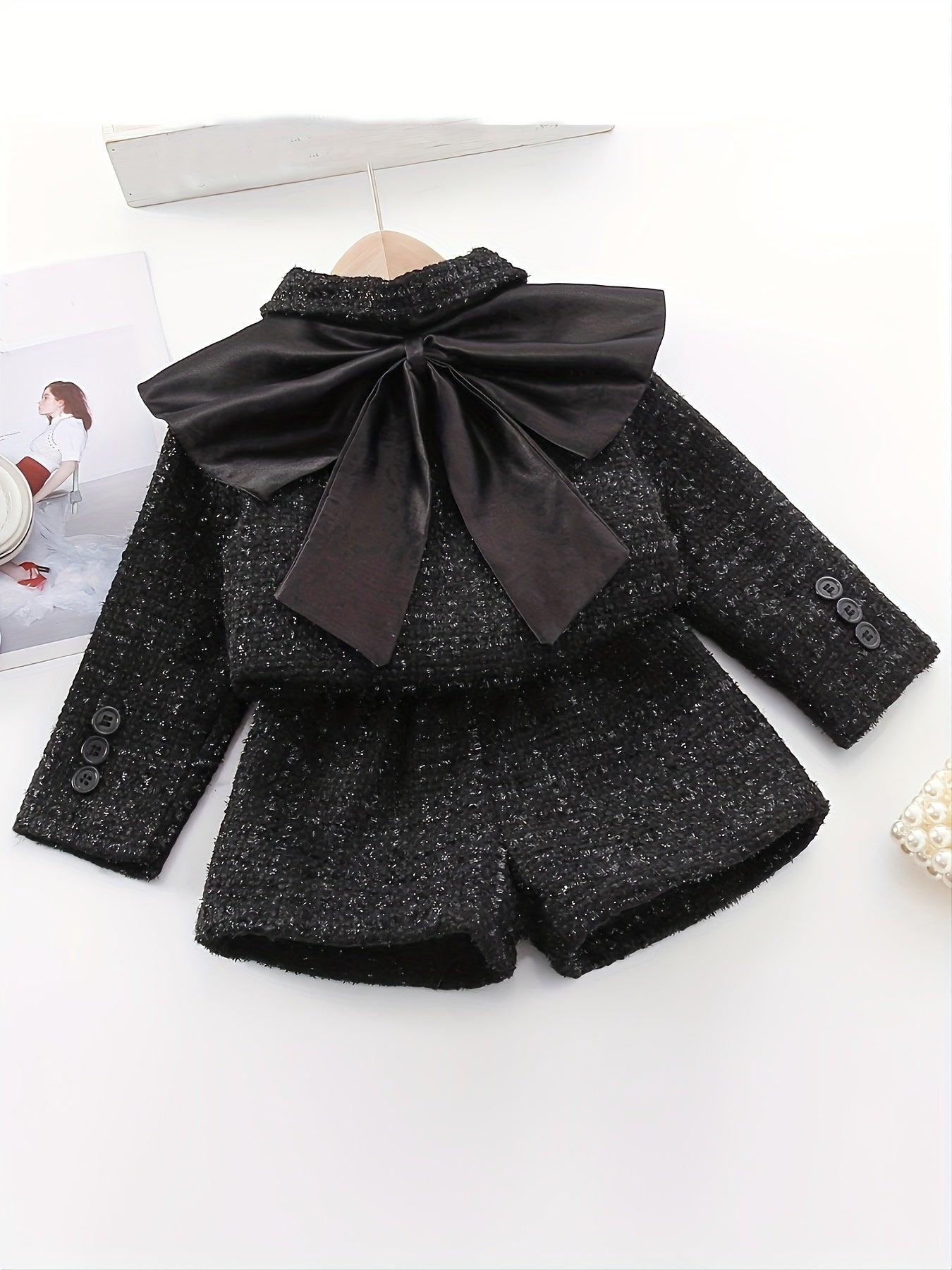 Элегантный комплект из 2 предметов для девочек с длинным рукавом и шортами, идеально подходящий для осенних активностей на свежем воздухе.