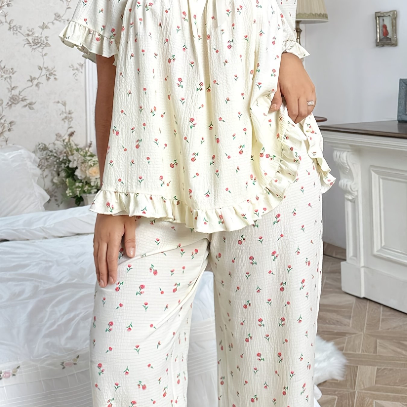 Women's Floral Print Two-Piece Set With Ruffle Hem Short Sleeve Top and Elastic Pants