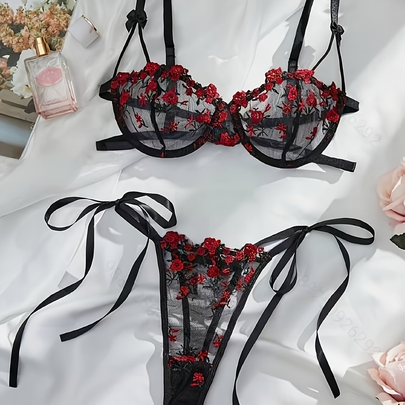 Black Lace Lingerie Set with Push-Up Bra and Underwired Panties for Everyday Wear