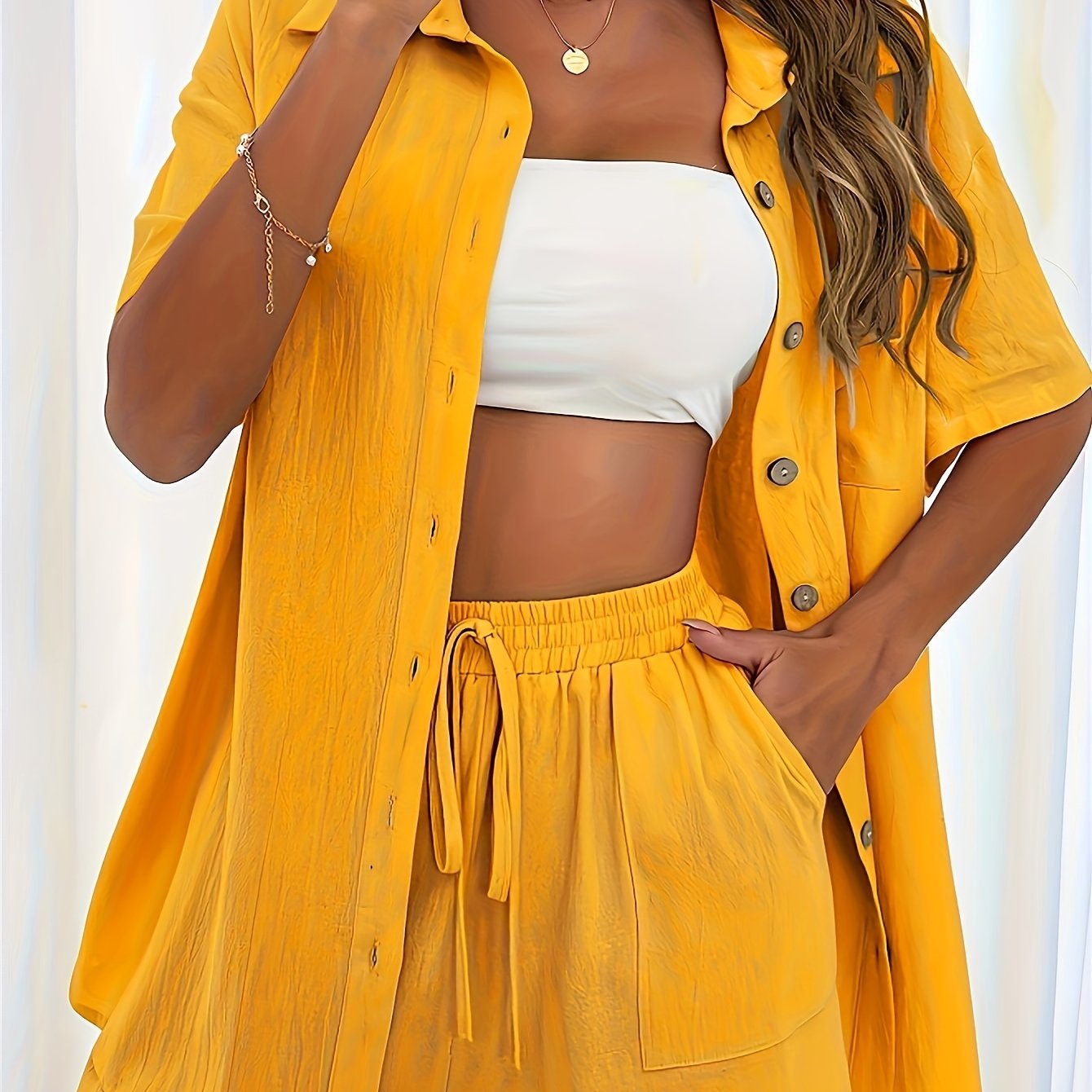 Ikki qismli to'plam: Ayollar uchun bir rangli ko'ylak va cho'ntakli, bog'ichli shortlar