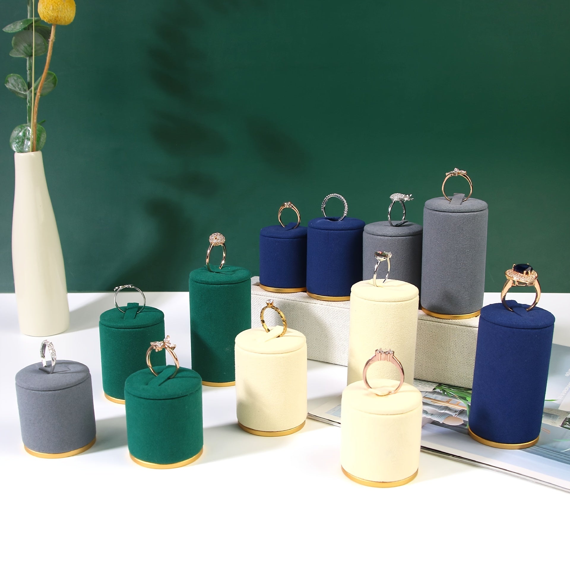 Металлическая подставка для украшений с мягким многоцветным органайзером для колец для демонстрации и хранения