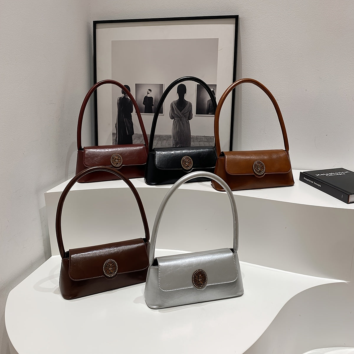 Bolso de hombro de estilo vintage para mujer marrón PU con emblema de metal cierre magnético