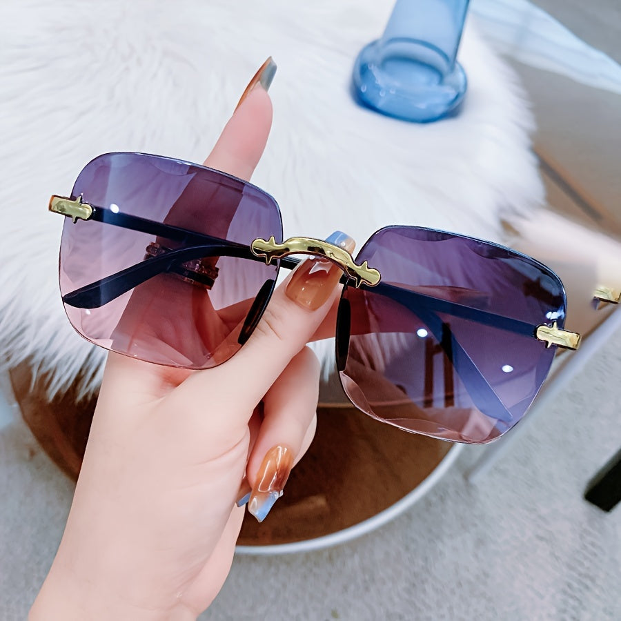 Square Frame Glasses for Men and Women, PC Material, Stylish for Street Photography and Beach Vacations