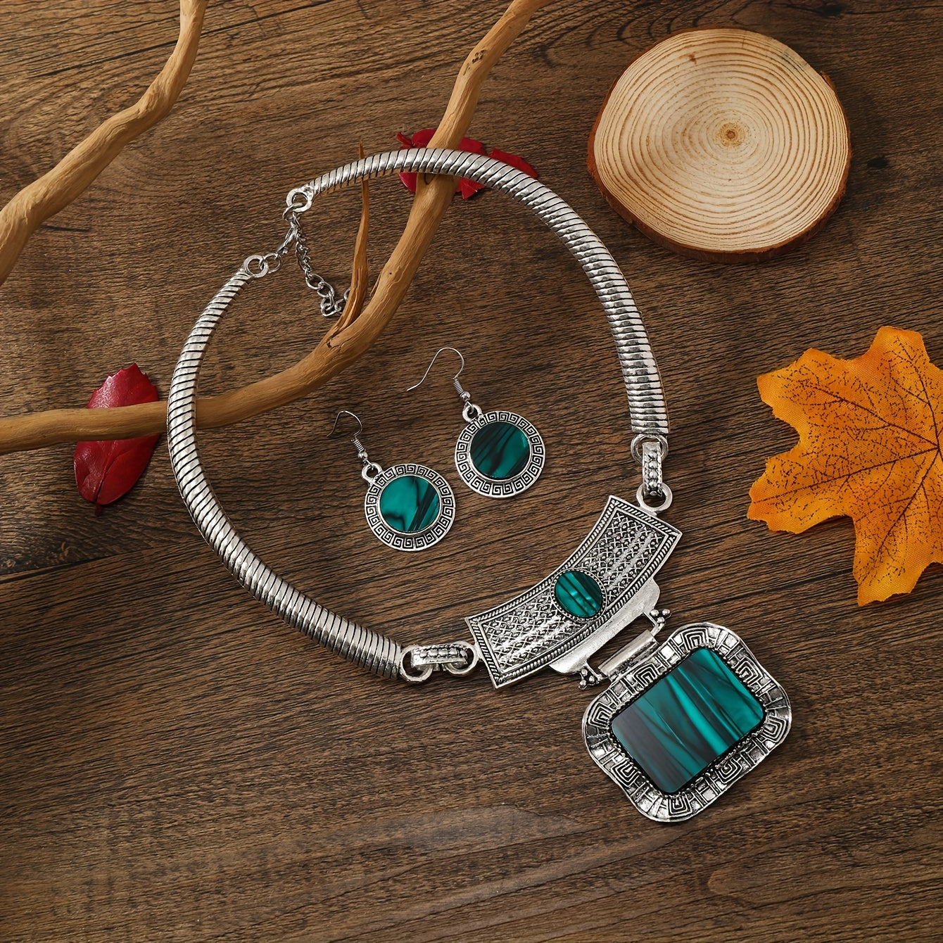 Sud Vintage Aksessuarlar To'plami, O'yilgan Uzoq Tasmali Marjon va Quloq Gullarini O'z ichiga oladi