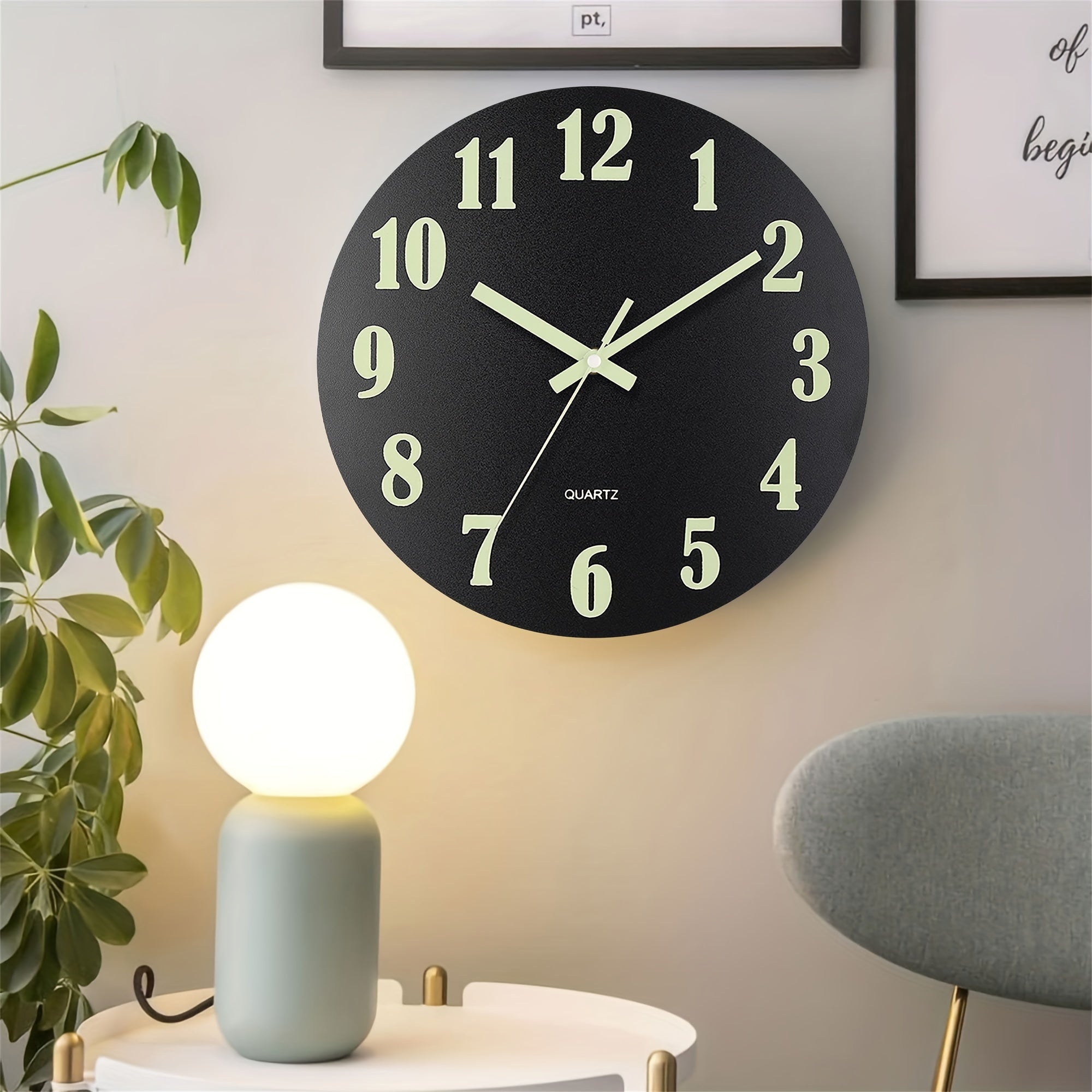 Black Glow-in-the-Dark Wall Clock with Retro Design and Silent Movement