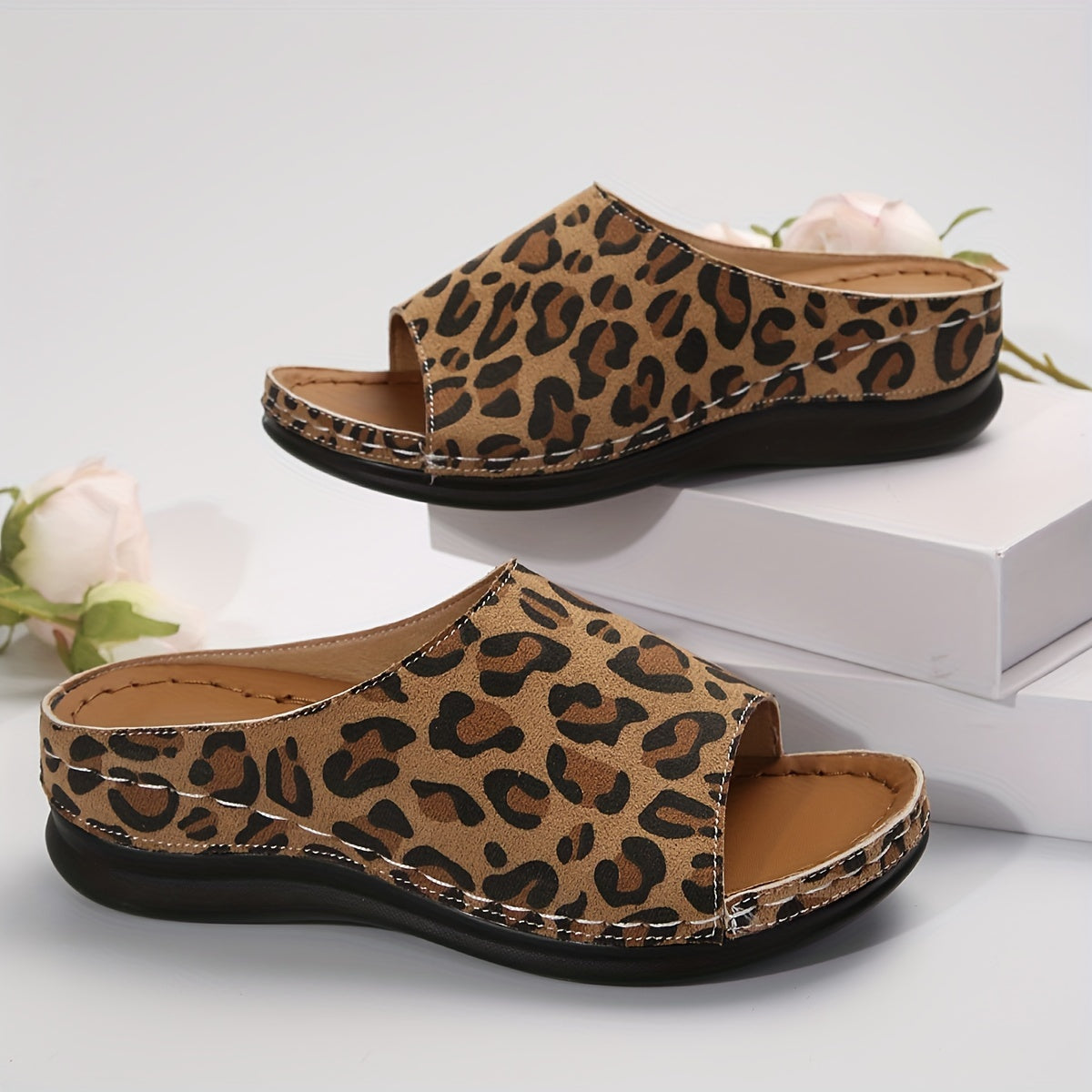Women’s Leopard Print Summer Slippers Lightweight Open Toe Casual Fabric Slip-On Mid Heel
