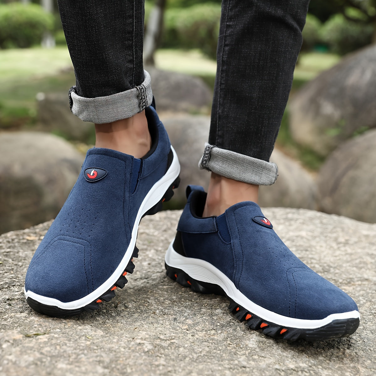 Erkaklar uchun Slipon Ease pastki balandlikdagi piyoda yurish botinkalari, tashqi faoliyatlar uchun sirpanmaydigan taglik, mikrofiber sintetik ustki, mato ichki qismi, EVA taglik | Silliq va Qattiq Slip-On Poyabzal