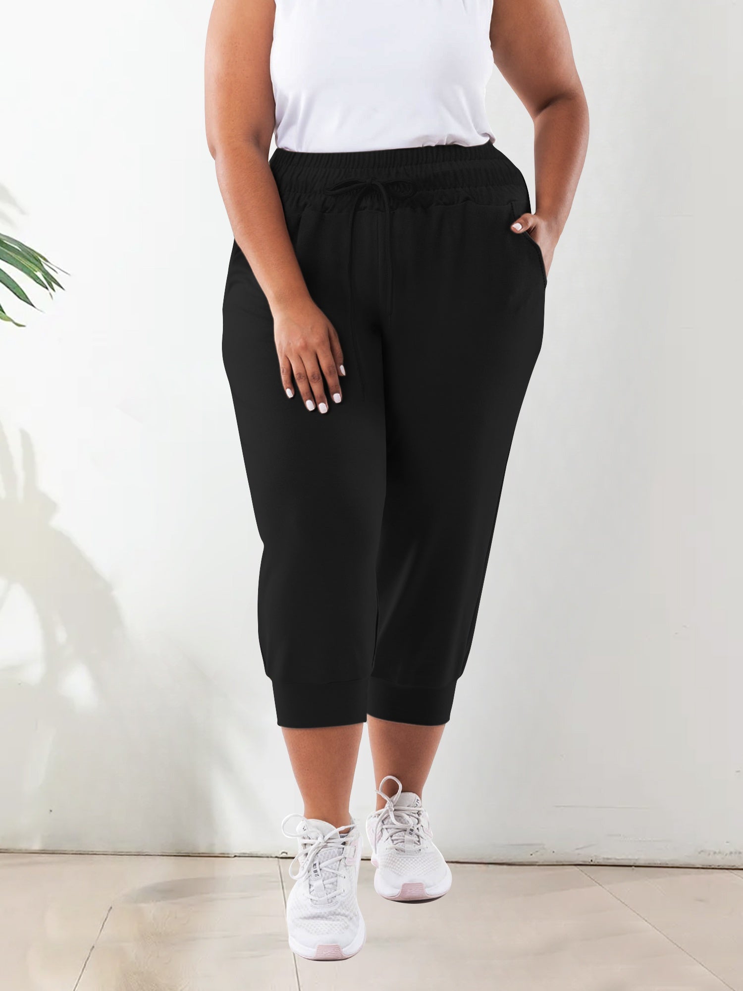 Women's Plus Size Capri Joggers With Drawstring And Pockets Athletic Pants