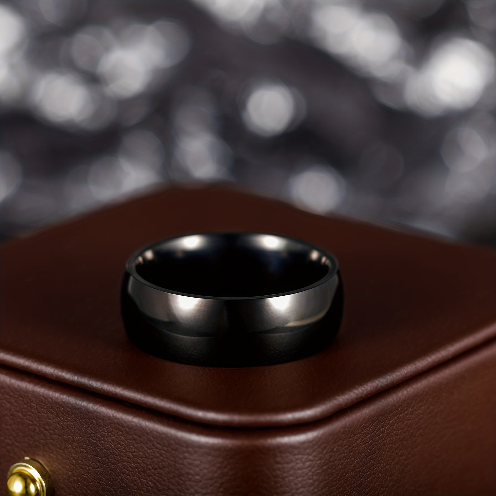 Erkaklar uchun Dome Yuqori Polirovka Qilingan Toza Titan Halqa, kengligi 8mm, AQSh o'lchovlari 4.5-14 da mavjud, bitta dona sifatida sotiladi.