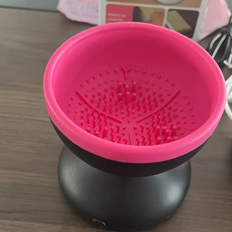 Portativ elektr makiyaj cho'tkasi tozalagichi USB quvvati yordamida suyuq asos, kontur, ko'z qovoqlari va qizarish cho'tkalari kabi barcha o'lchamdagi go'zallik makiyaj cho'tkalarini samarali ravishda tozalaydi.