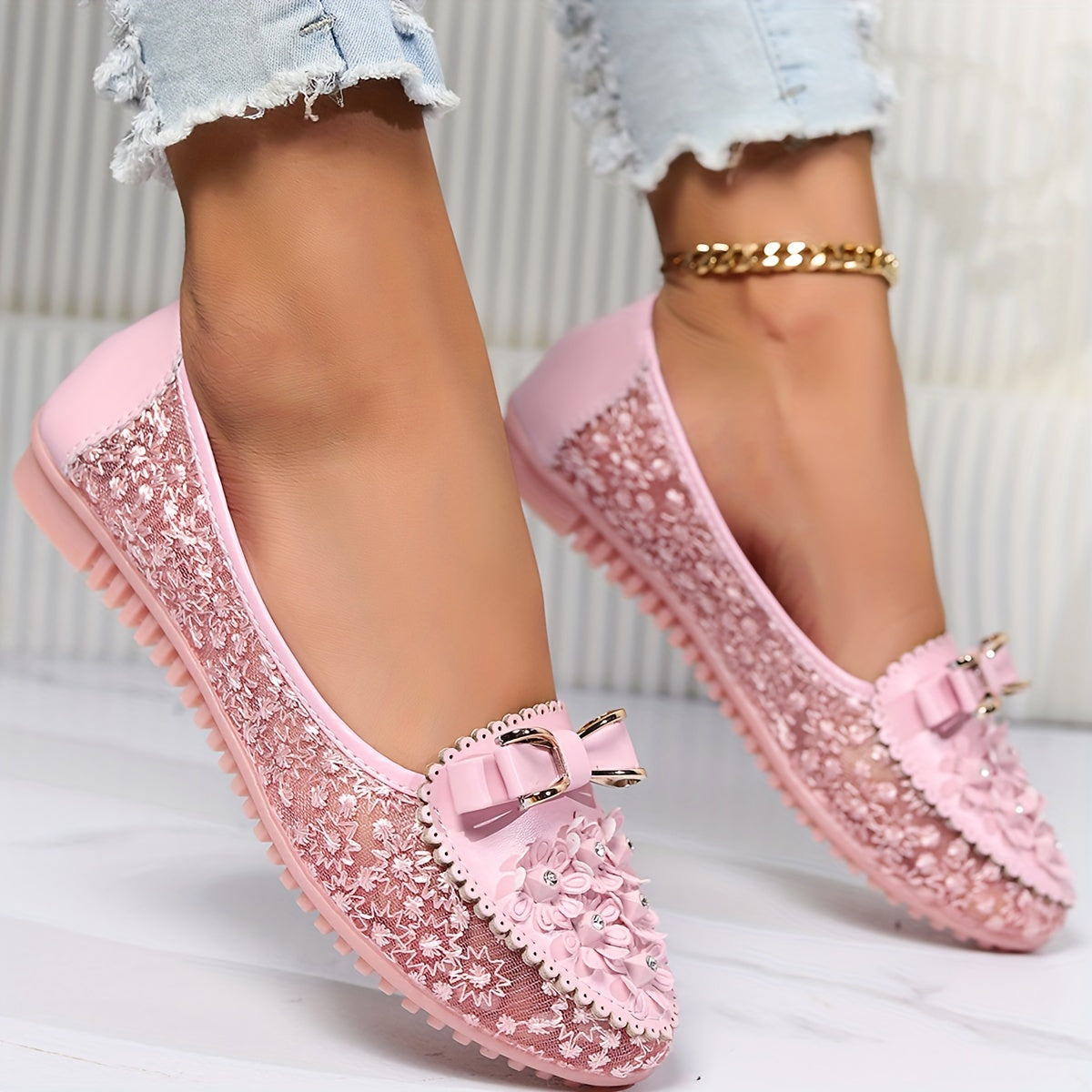 Ayollar uchun tarmoqli tekis poyabzal nafas oladigan yopiladigan kundalik sandallar