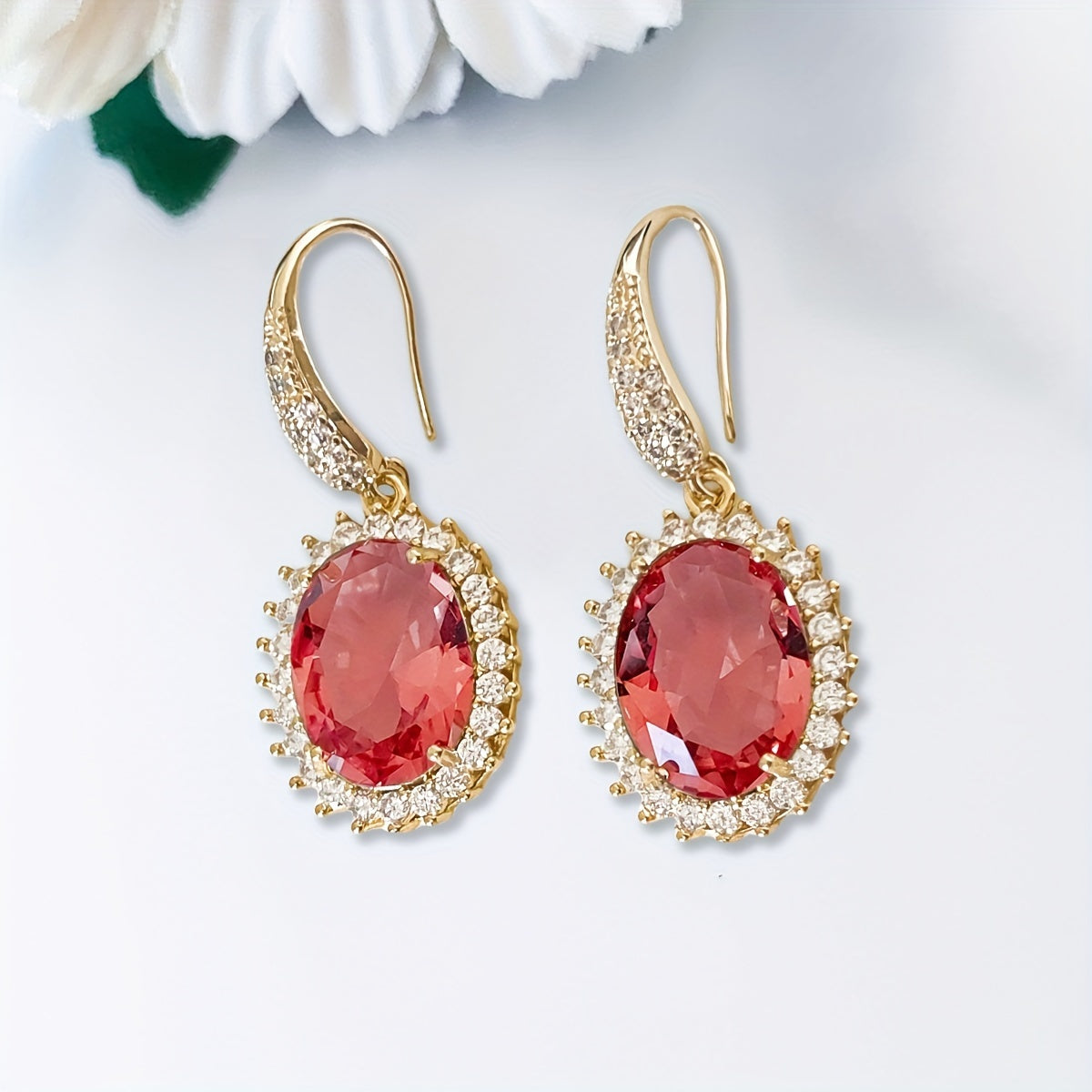 MEETMAY sintetik rang o'zgartiruvchi sultanite diaspore oval quyosh gulini taqdim etamiz. Ushbu nafis mis rangidagi to'rt qismli to'plamga uzuk, sirg'a, bilaguzuk va marjon kiradi. Ranglar turli yoritish sharoitlariga moslashish uchun sozlanishi mumkin.