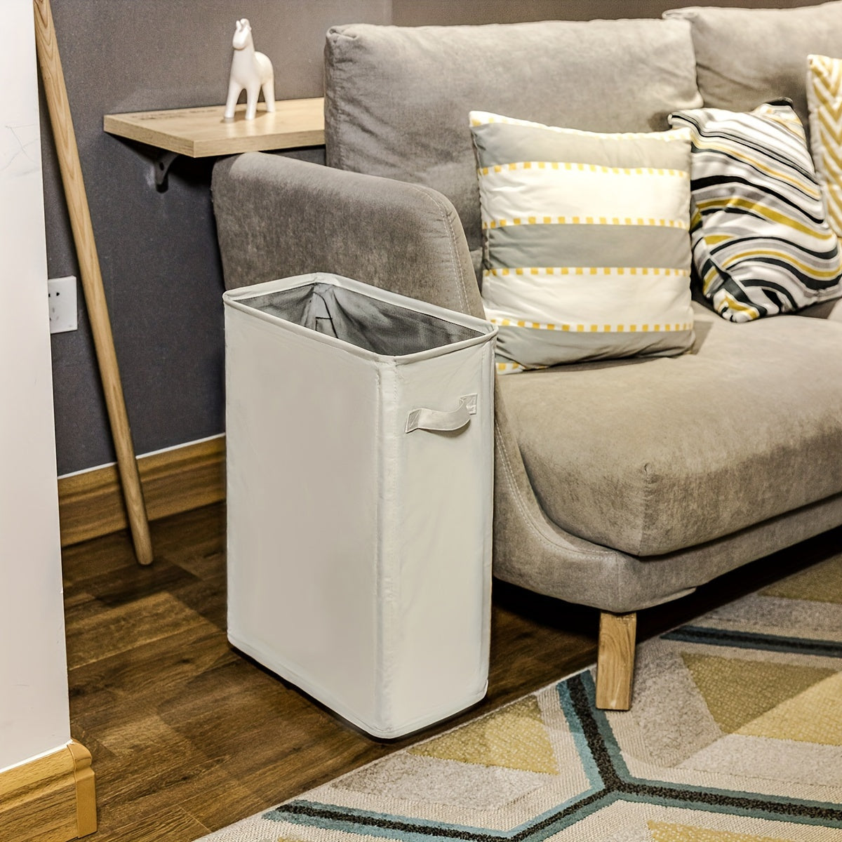 G'ildirakli kir yuvish savati - 45L sig'im, oson saqlash va ko'chirish uchun ingichka dizayn - hammom, yotoqxona va yotoqni tartibga solish uchun ideal - egiluvchan va yengil - iflos kiyimlarni saqlash uchun mukammal