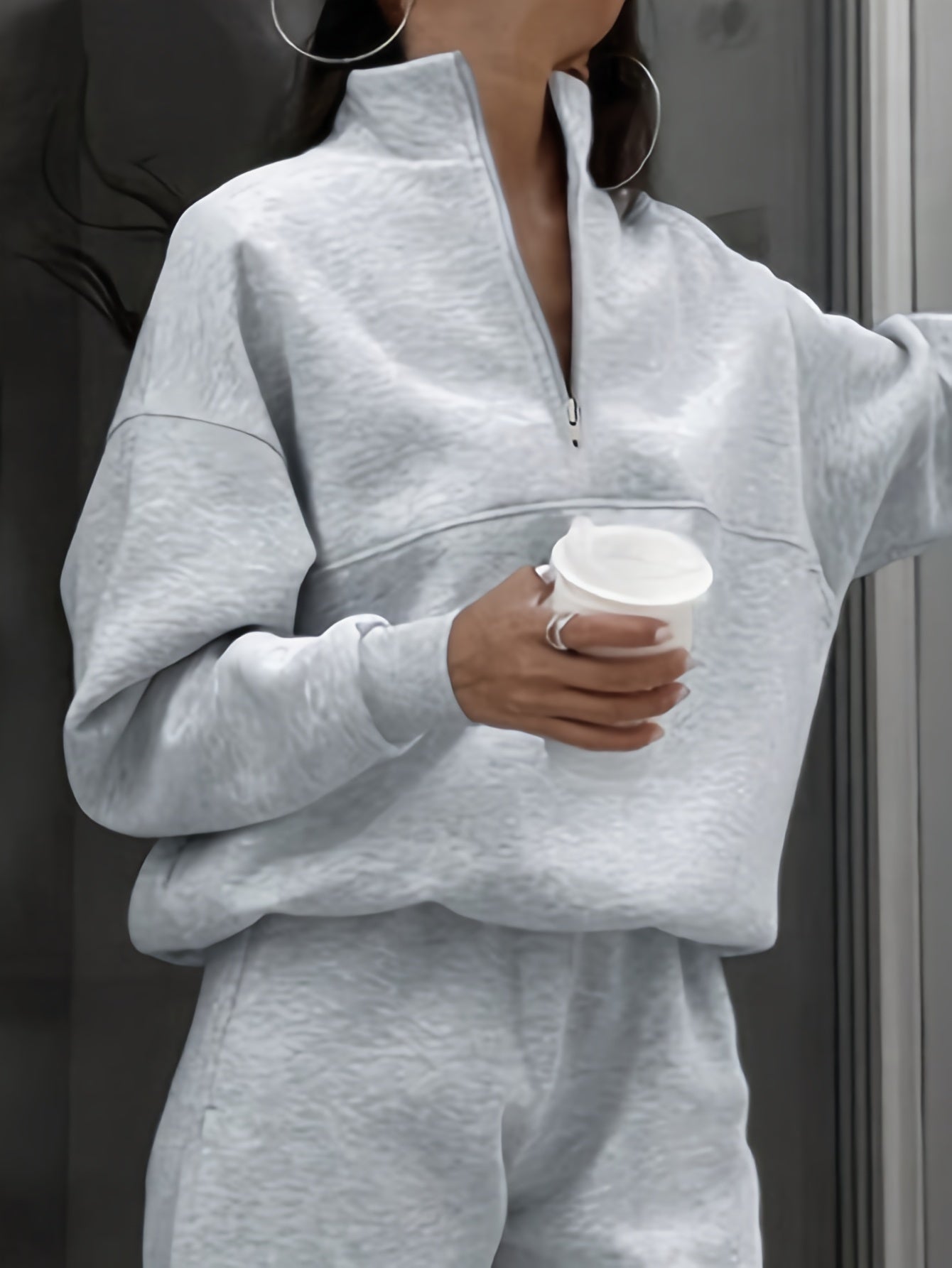 Plus o'lchamdagi kulrang futbolka ayollar uchun uzun qolli, yarim zipli, kuz-qish mavsumi