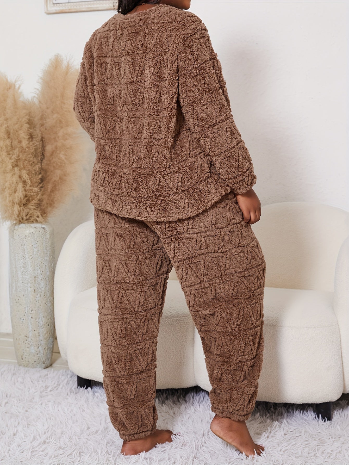 Women's Velvet Warm Pajama Set with Long Sleeve Top and Checkered Pants