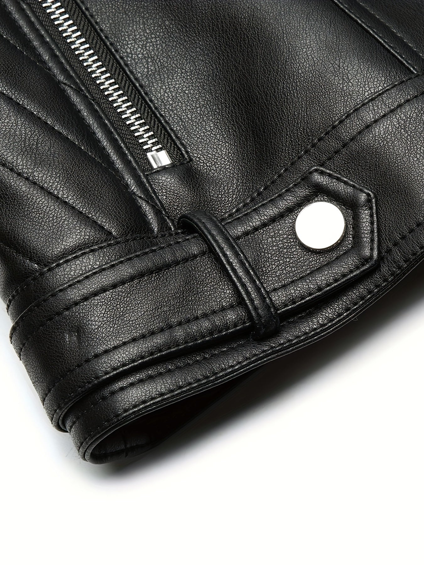 Katta o'lchamdagi qora PU charm moto kurtka, uzun yenglar, zip-up old qismi va tugmachali bilaklar bilan, ko'p qirrali kuz/qish uslubi uchun.