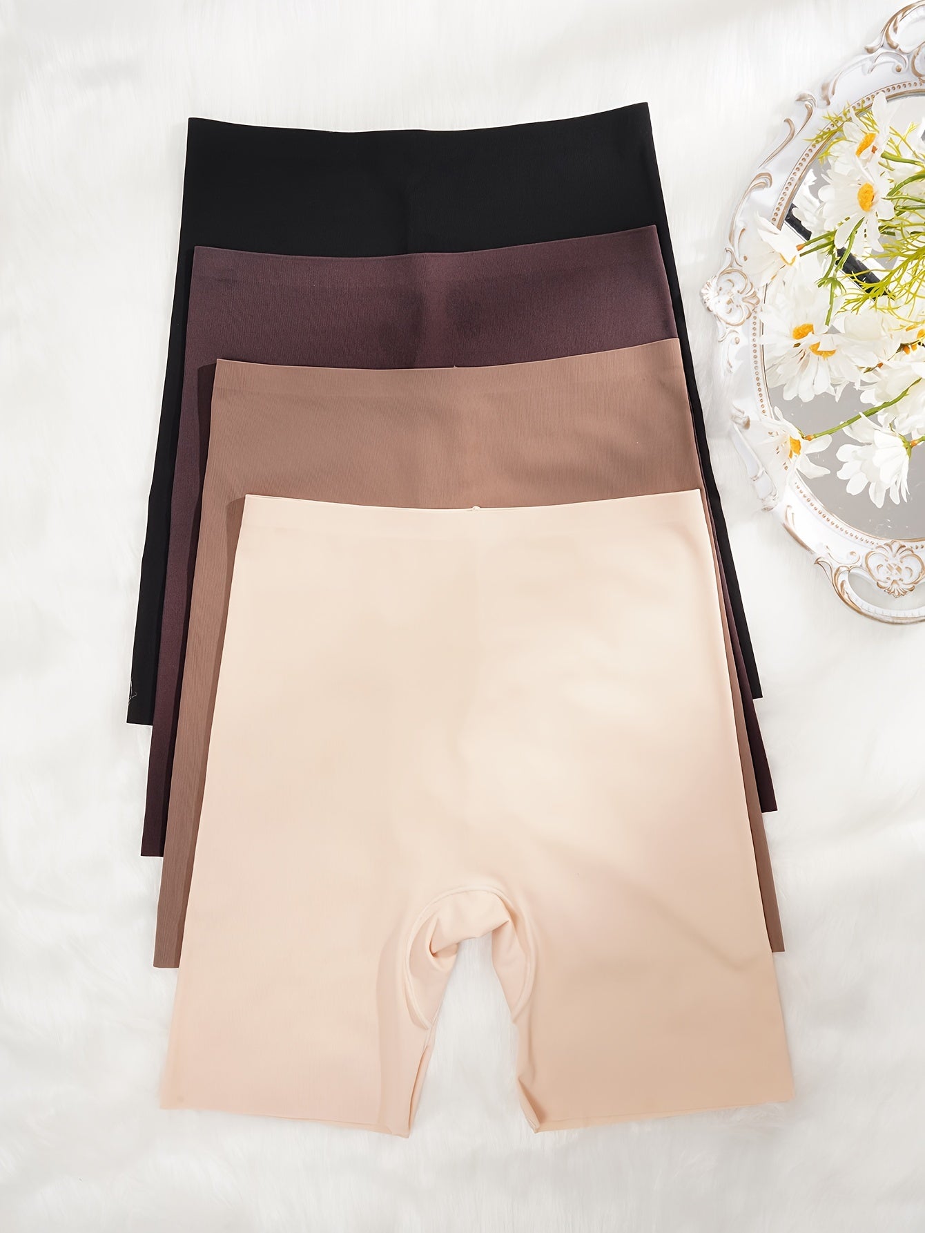 Ayollar uchun yuqori belli xavfsizlik shortlari, bu esa to'siqni ko'taradi va qorin qismini silliq qilib tekislaydi.