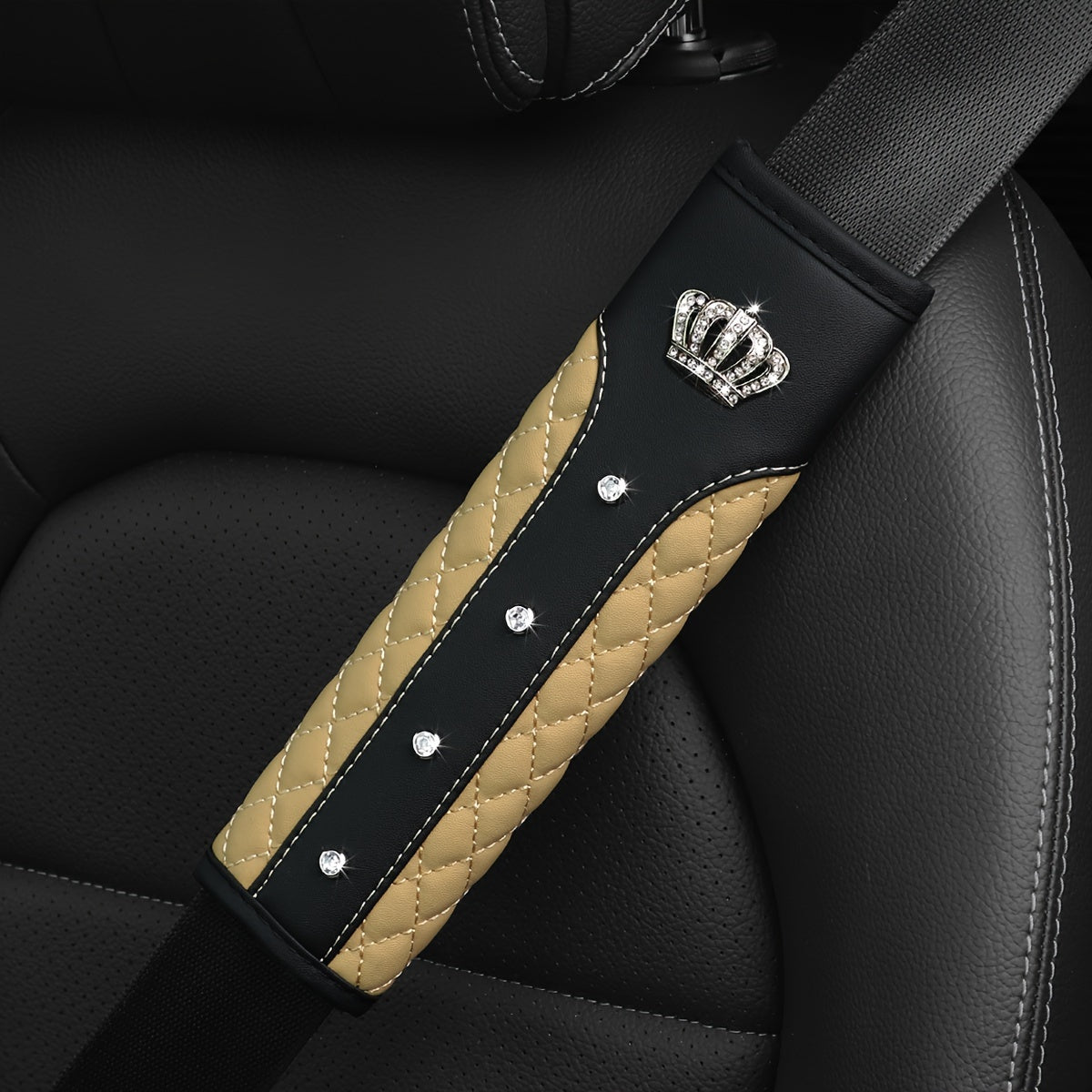 Avtomobil o'rindiq kamarining yelka yostiqchalari Qizil Qora Qilinchli PU charm Rhinestone taxtasi
