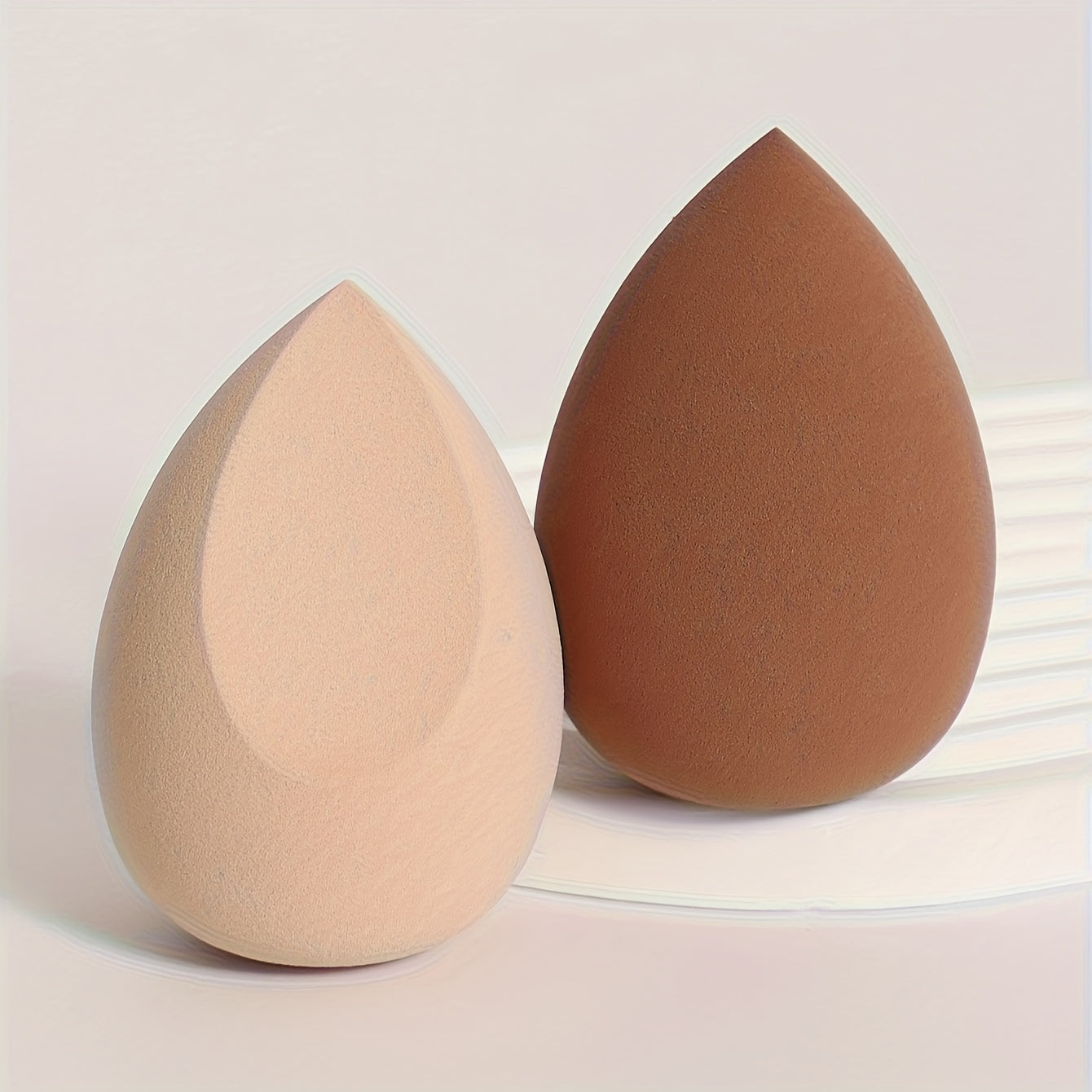 2 Pcs Latex-Free Makeup Sponges Egg Blending Puffs for Liquid and Foundation