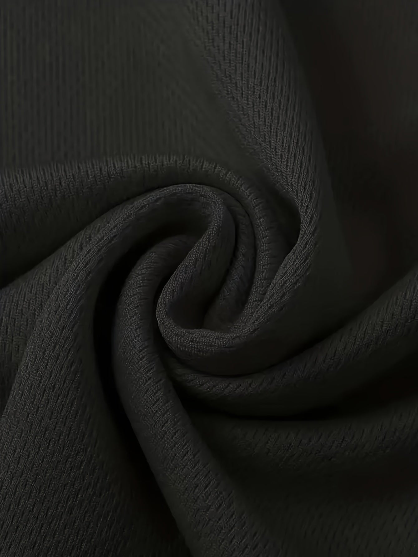 Erkaklar uchun 5 ta to'plam sport futbolkalari tez quriydigan, nafas oladigan, namni olib tashlaydigan polyesterdan tayyorlangan. Zaldagi, yugurish va mashg'ulotlar uchun engil va qulay. Oddiy rangda, odatdagi kesimda, mos keladi.