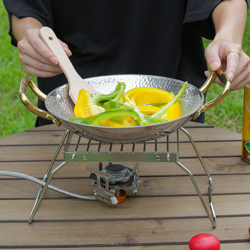 Sayohat va tashqarida ovqat pishirish uchun yig'iladigan oyoqlarga ega portativ zanglamaydigan po'latdan yasalgan gril