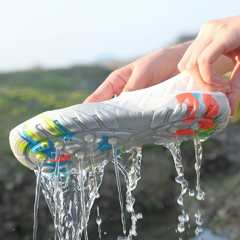 ayollarga mo'ljallangan yengil nafas oladigan suzish poyabzali, sirpanmaydigan guma ostki, ochiq barmoqli plyaj suv poyabzali