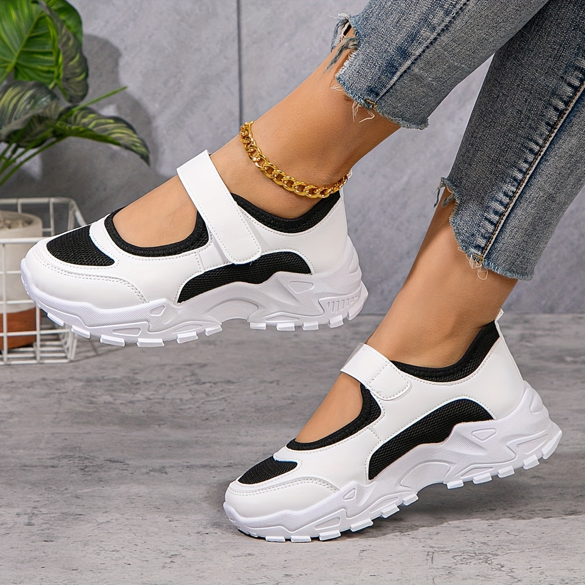 Women's Breathable Mesh Casual Sneakers Non-Slip Thick Sole Black White