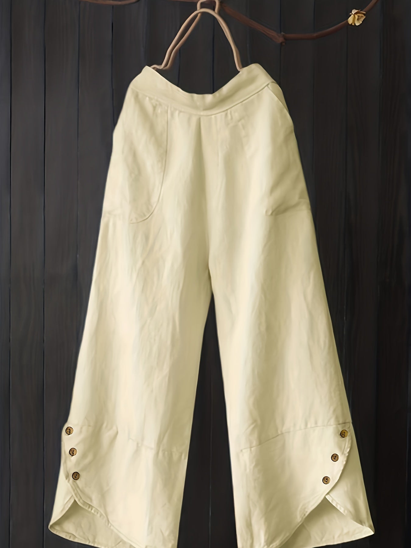 Pantalones de mujer de tiro alto y pierna ancha en verde con detalles de botones y pliegues para otoño casual