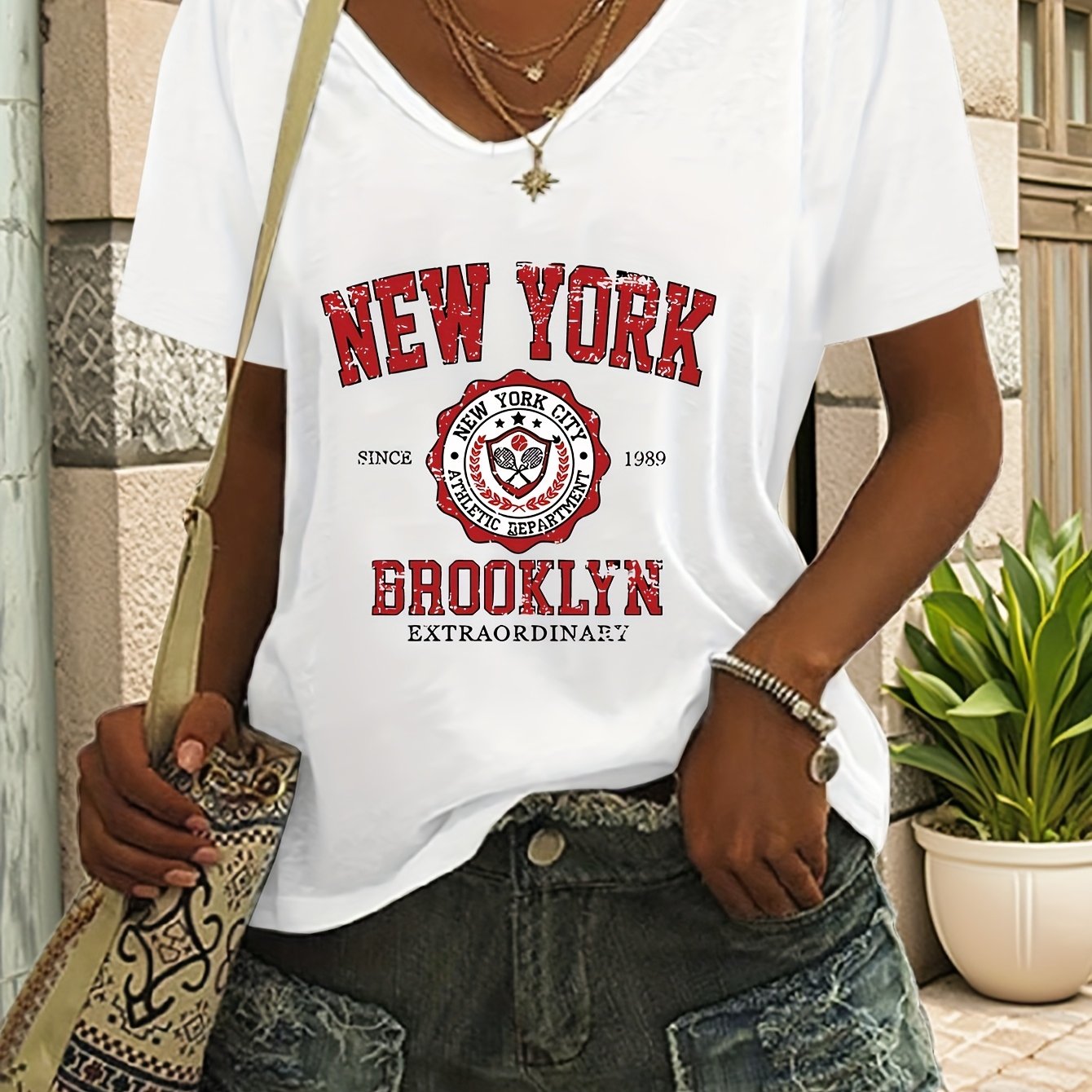 Plus Size Women's V-Neck T-Shirt Short Sleeve Loose Fit White Casual Top