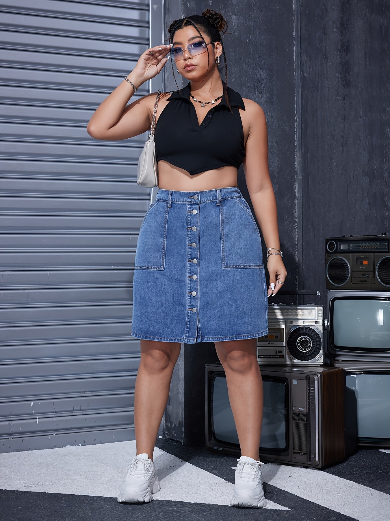Women's Denim Skirt With Big Pockets and Front Placket